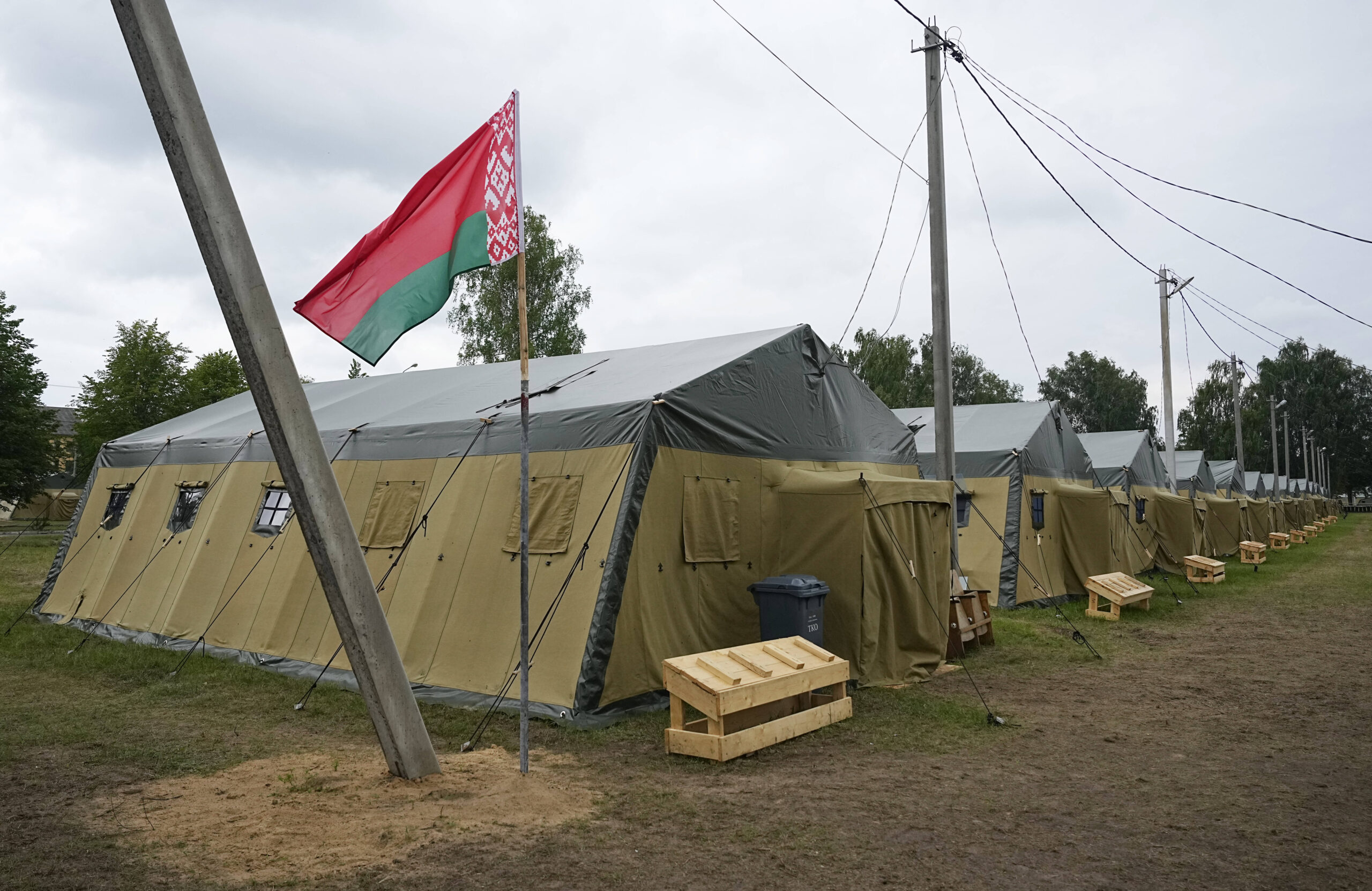 Vista del campamento del ejército bielorruso cerca del pueblo de Tsel, a unos 90 kilómetros al sureste de Minsk, que supuestamente iba a albergar a algunos de los mercenarios de Wagner. © Alexander Zemlianichenko/AP/SIPA 