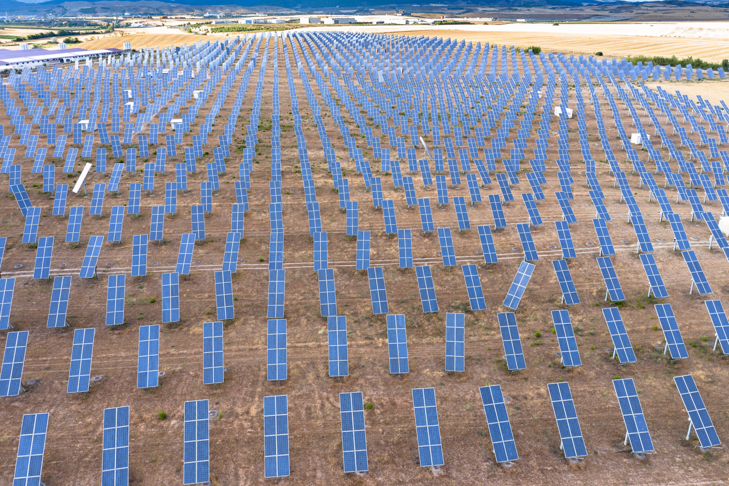 Paneles solares en Navarra, España. © Mikel Bilbao/VWPics/SIPA