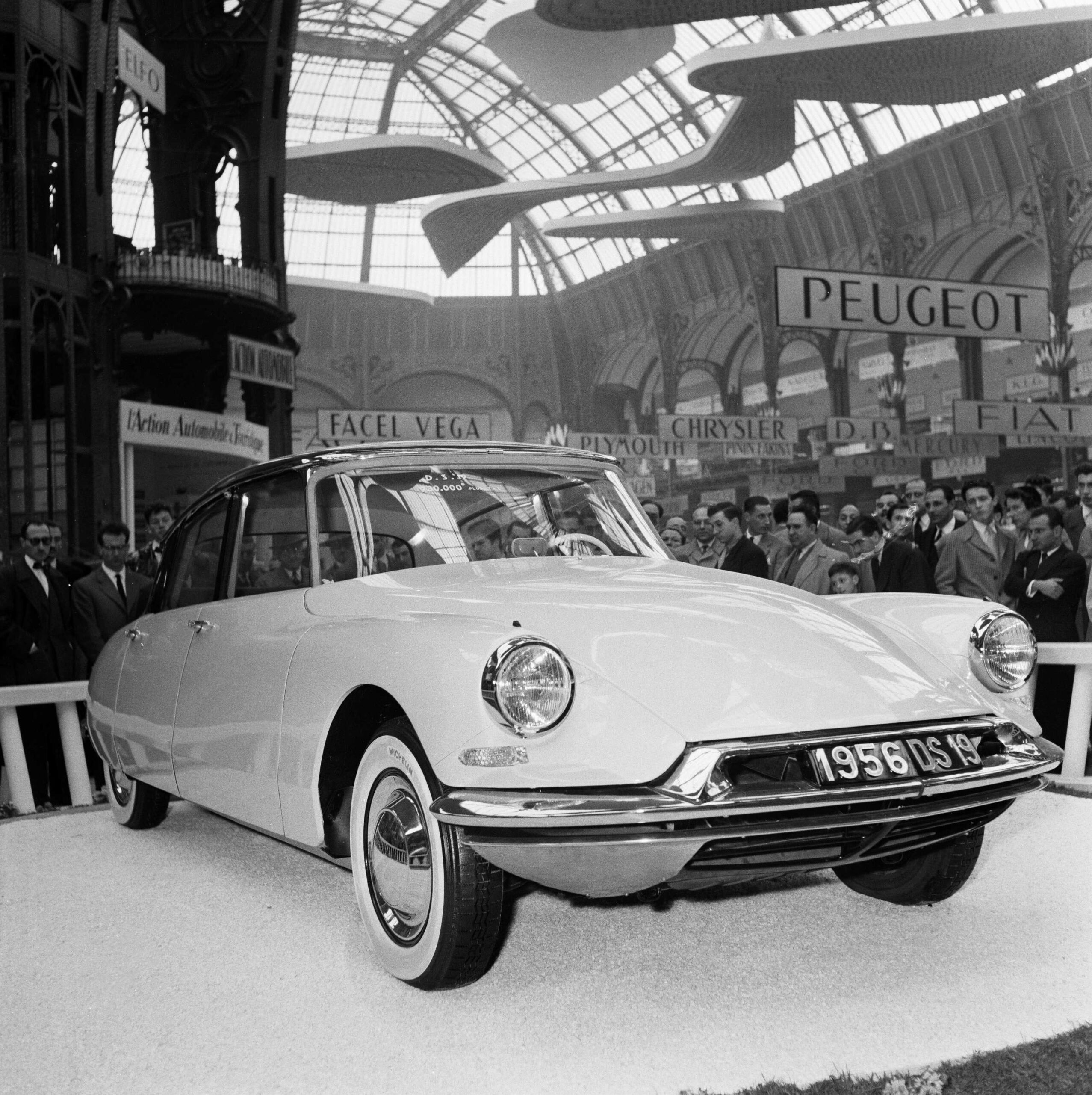 El Citroën DS 19 en el Salón del Automóvil de París de 1955. © UNIVERSAL PHOTO/SIPA