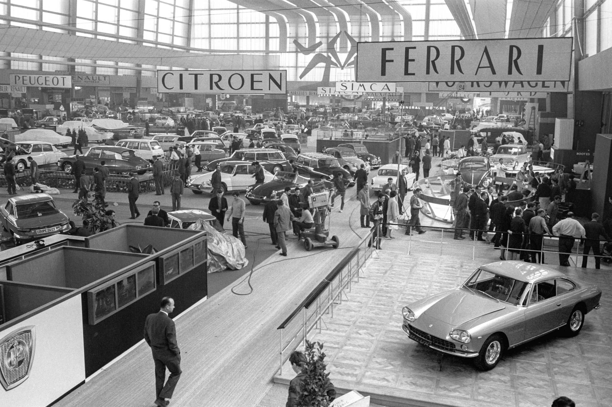 El Ferrari 250 LM en el Salón del Automóvil de París el 30 de septiembre de 1964. © Dalmas Kindhal