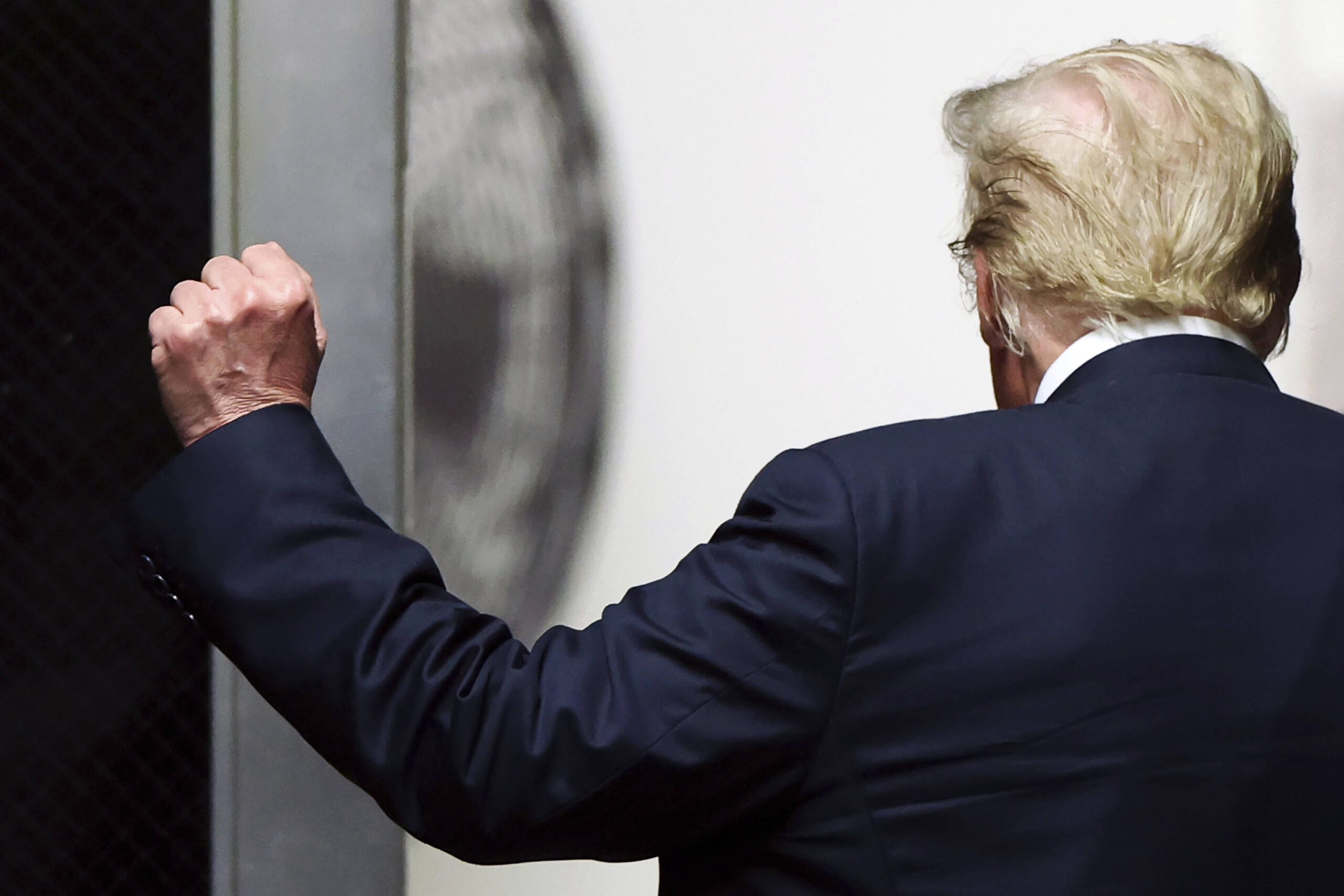 El expresidente Donald Trump entra en la sala del Tribunal Penal de Manhattan, el miércoles 29 de mayo de 2024. © Charly Triballeau/Pool Photo vía AP