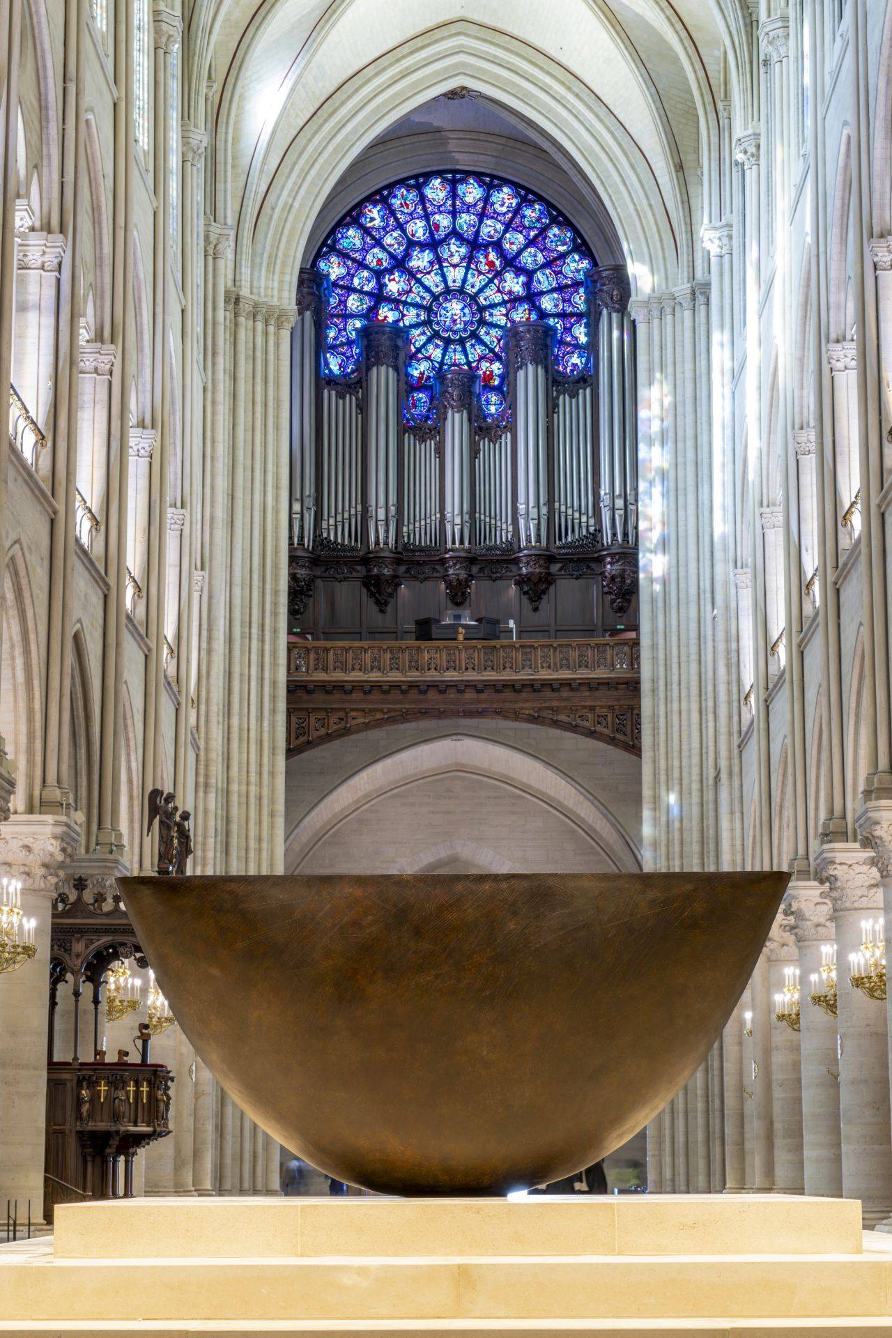 Vista interior de la catedral de Notre-Dame antes de su reapertura en París, Francia, el 30 de noviembre de 2024. © Julio Piatti