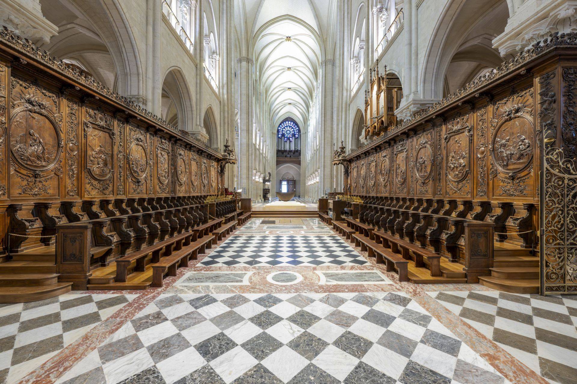 Vista interior de la catedral de Notre-Dame antes de su reapertura en París, Francia, el 30 de noviembre de 2024. © Julio Piatti