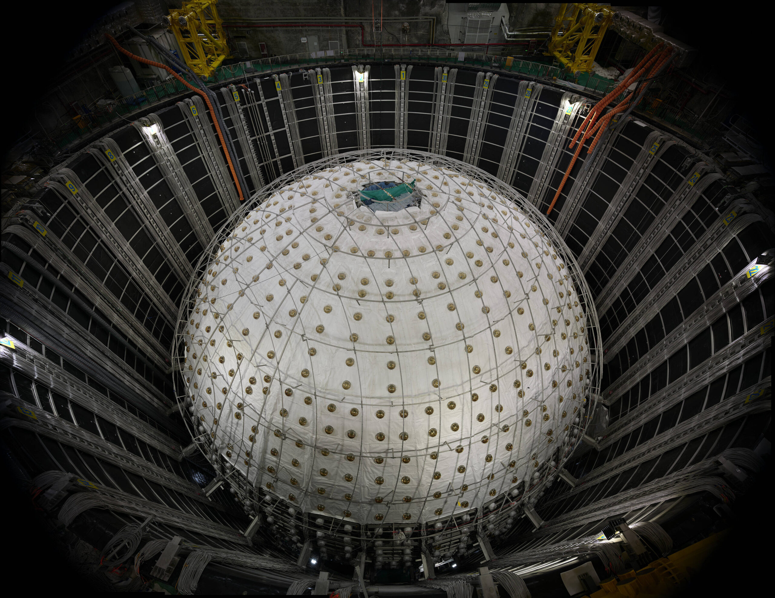 Detector central del Observatorio Subterráneo de Neutrinos de Jiangmen (JUNO) en construcción en Jiangmen, provincia de Guangdong (sur de China), el 9 de octubre de 2024. © Xinhua/Jin Liwang