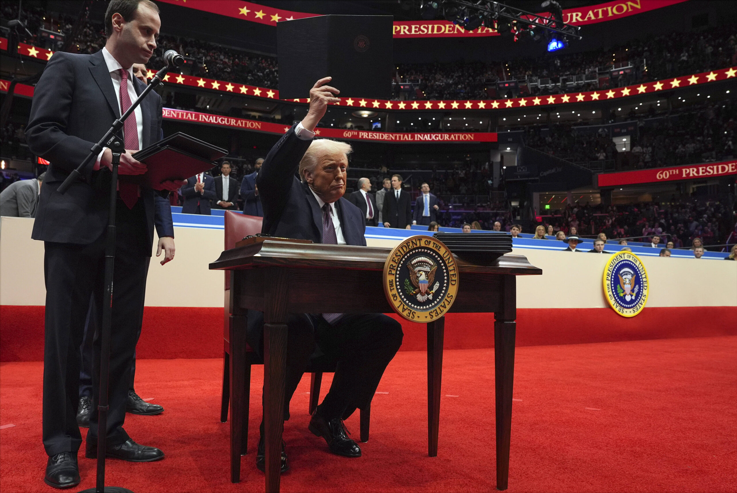 Trump pone en marcha el Proyecto 2025 los 26 primeros decretos del