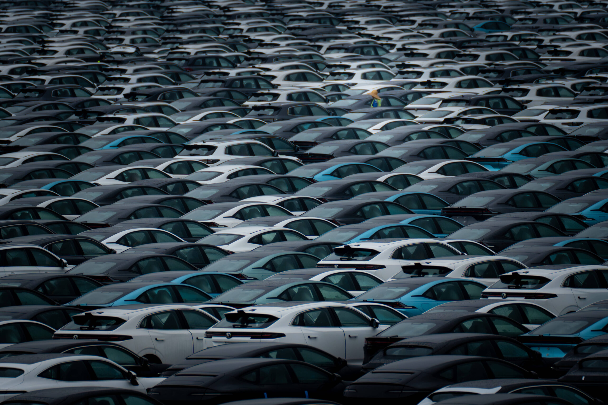 Vehículos eléctricos en el centro de distribución de vehículos de Changan Automobile en Chongqing, China, el 17 de noviembre de 2024. © Foto de CFOTO/Sipa USA