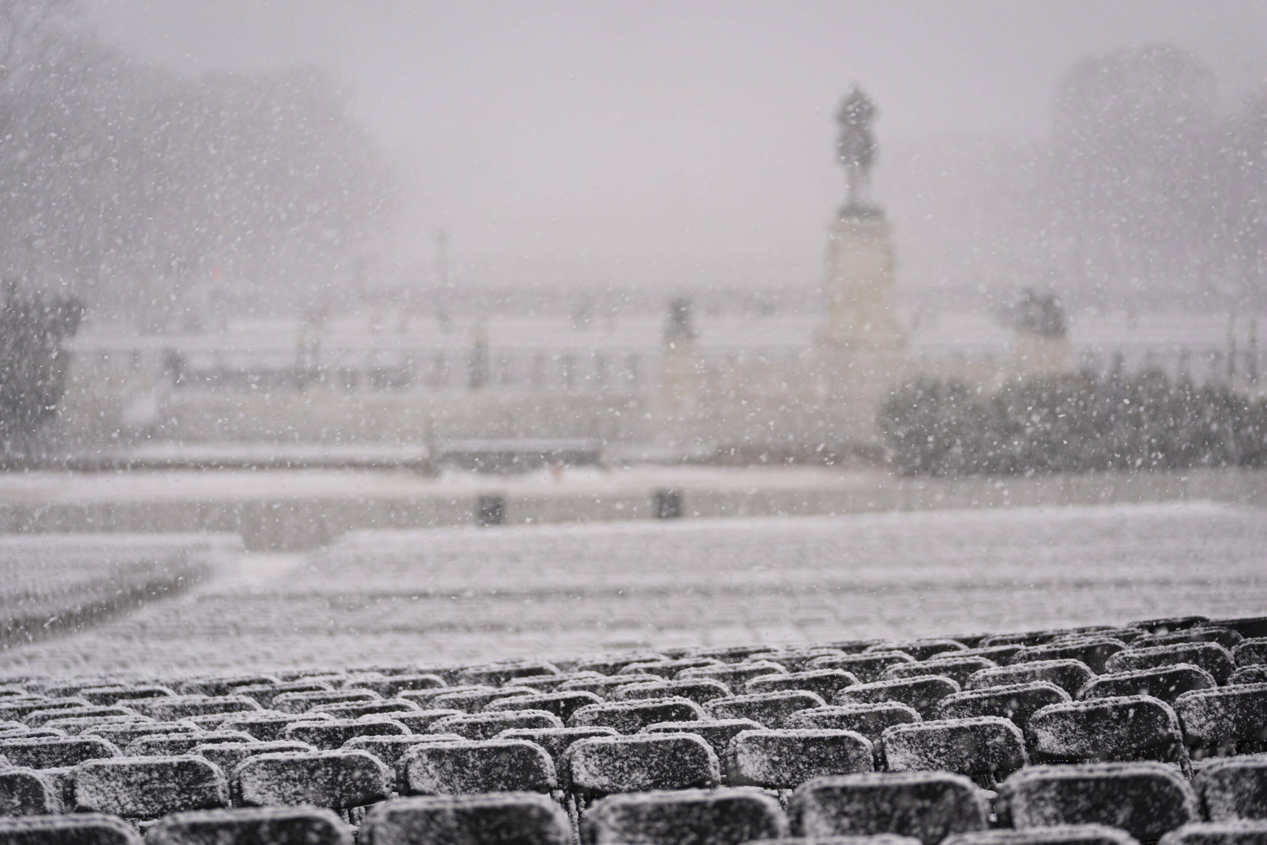 Cae nieve en el National Mall la noche antes de la investidura presidencial de 2025, que se celebrará en el interior debido al mal tiempo. Washington D.C. © Jasper Colt-USA TODAY NETWORK/Sipa USA