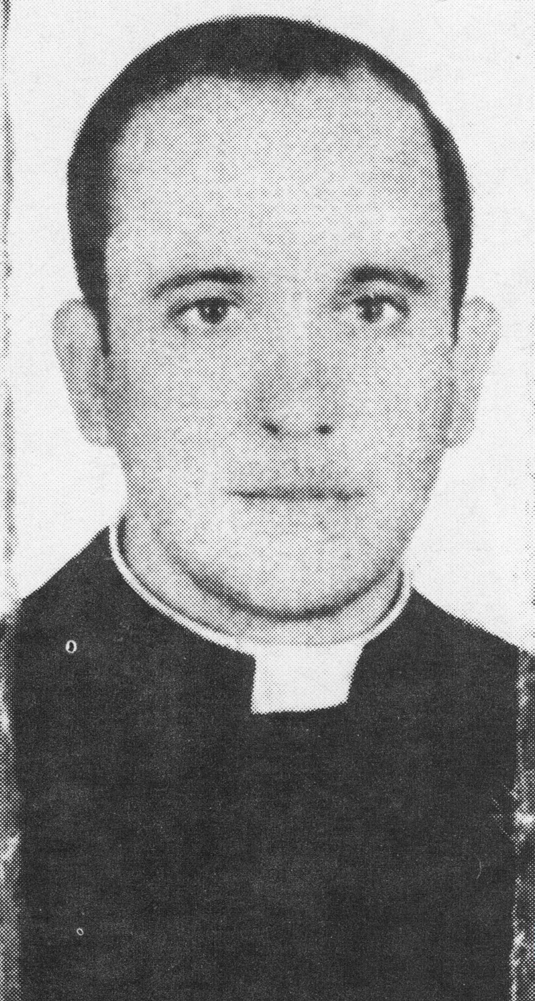 En esta fotografía tomada en 1973 y publicada por el periodista Sergio Rubin, posa el sacerdote Jorge Mario Bergoglio. © AP Photo/cortesía de Sergio Rubin
