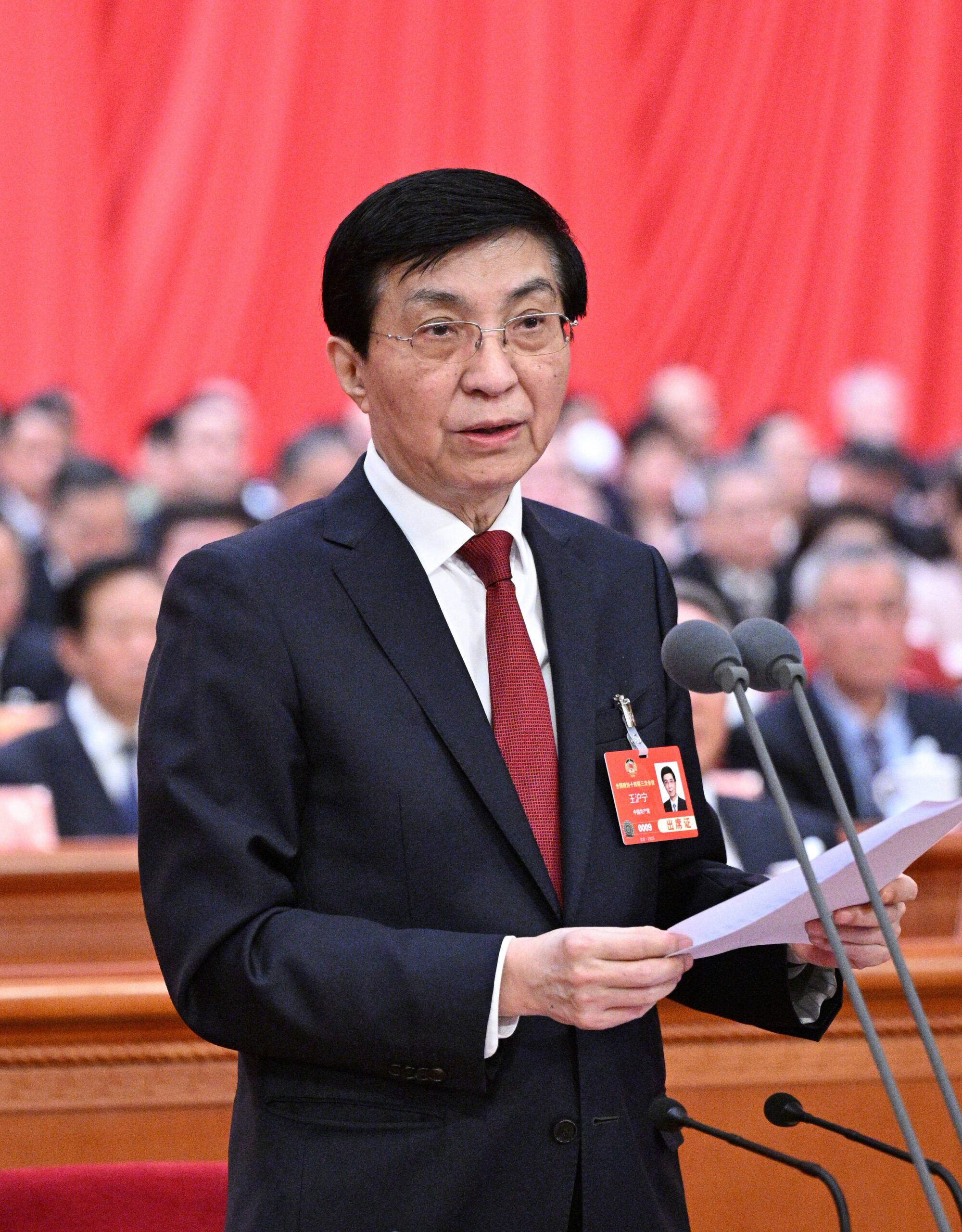 Wang Huning, presidente del Comité Nacional de la Conferencia Consultiva Política del Pueblo Chino (CCPPC), preside la reunión de clausura de la tercera sesión del 14.º Comité Nacional de la CCPPC en el Gran Salón del Pueblo en Pekín, capital de China, el 10 de marzo de 2025. © Xinhua/Li Xueren