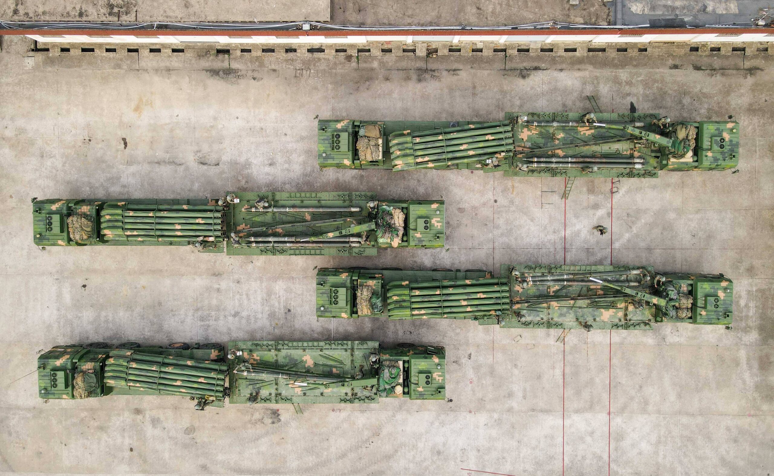 «Las plataformas de software que permiten la coordinación en enjambres de robots o drones autónomos presentan un gran interés militar: permiten agrupar efectores de diferentes tipos para llevar a cabo misiones logísticas u operativas complejas».