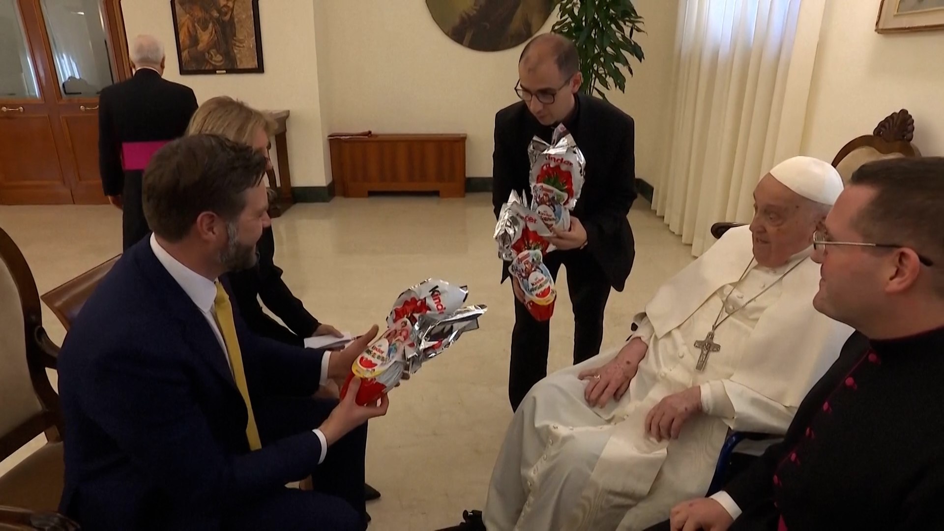 «J. D. Vance no se coronó emperador de los romanos, ni lo pidió para su jefe; y para evitar cualquier malentendido, el papa no le concedió nada —salvo tres huevos Kinder para los niños—.»
