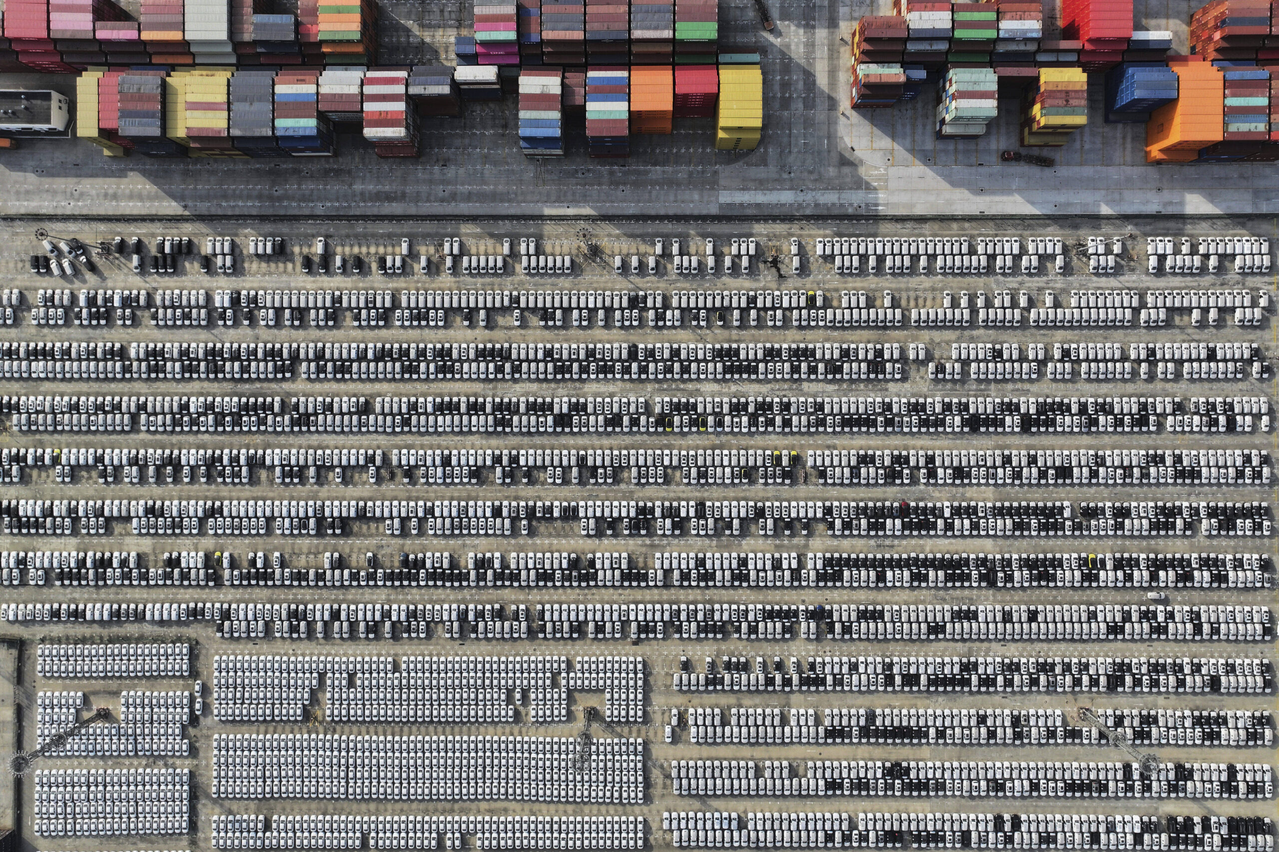 «China está tratando de preservar ciertas industrias con las que lleva veinte o treinta años, incluso cincuenta, como la textil y la de electrodomésticos. Pero, al mismo tiempo, mucha gente no se ha dado cuenta de que China ha subido peldaños en la cadena de valor para lanzarse a industrias de alta tecnología».