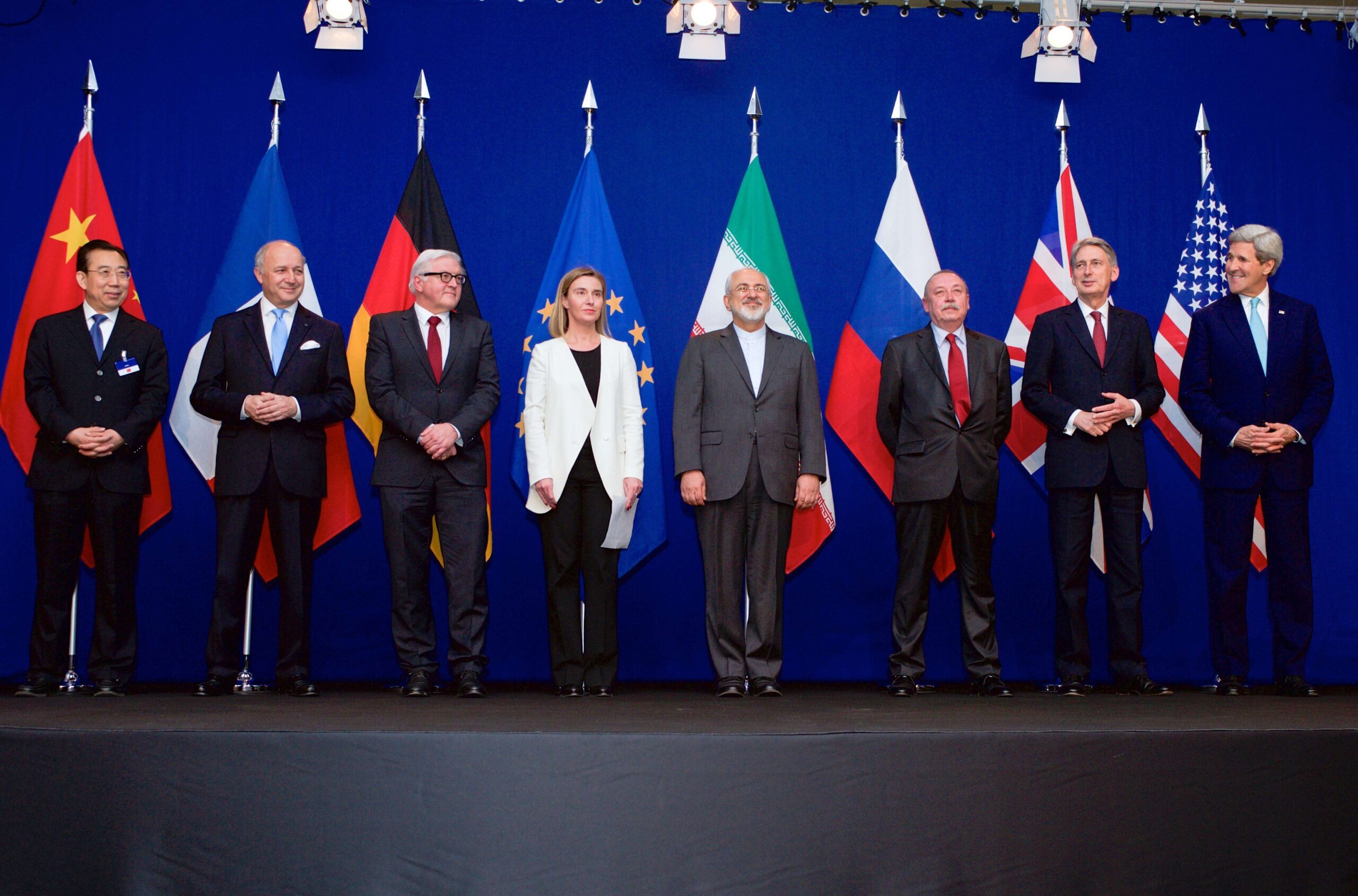 La firma del JCPOA con Federica Mogherini y Javad Zarif en el centro.