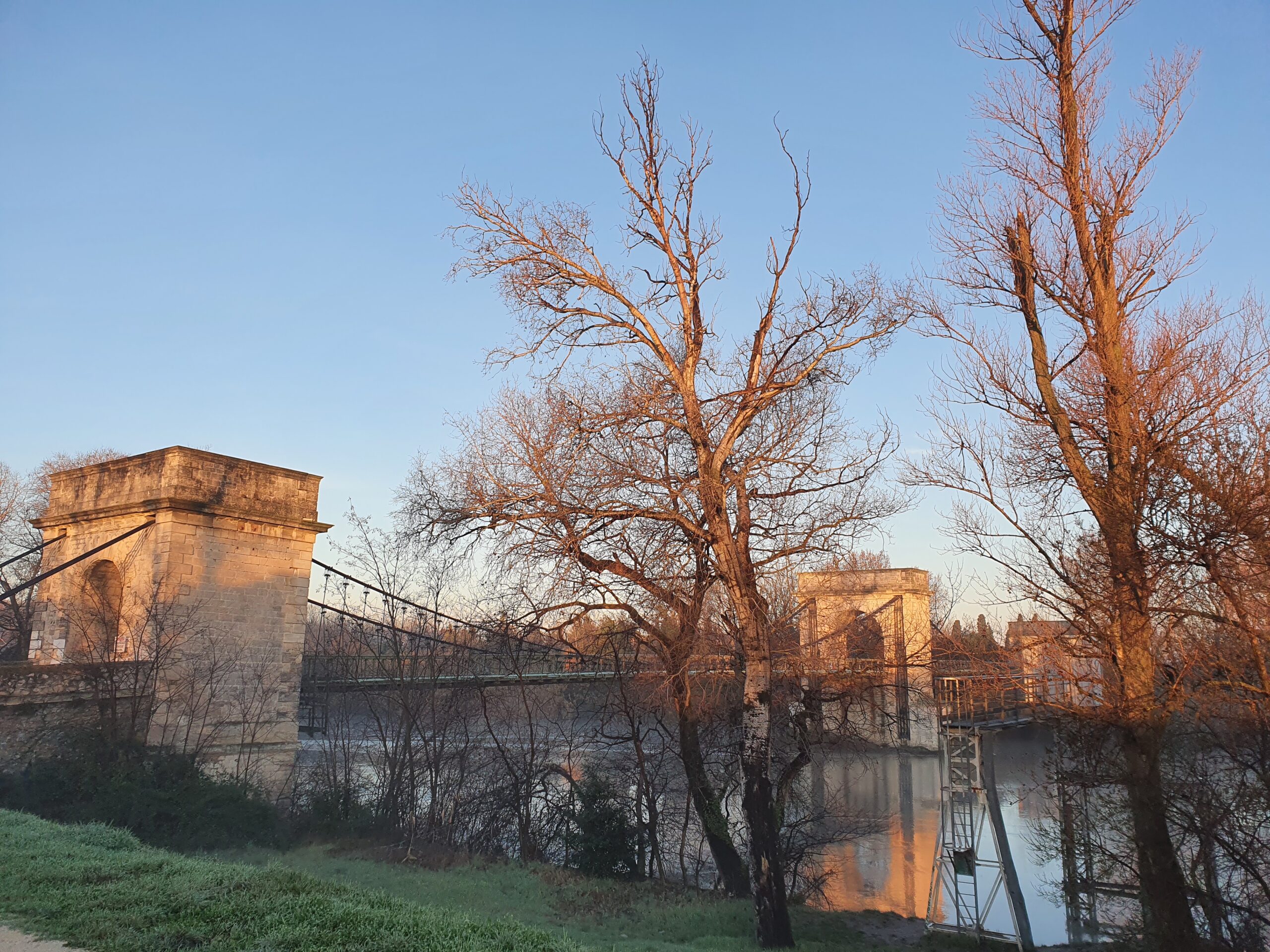 Más allá de su historia, Arles es una ciudad sorprendente: es el punto final del Ródano, la llegada a la Camarga y, después, al mar, al final del corredor del Ródano. Hay algo que te lleva físicamente hacia el sur. © Françoise Nyssen