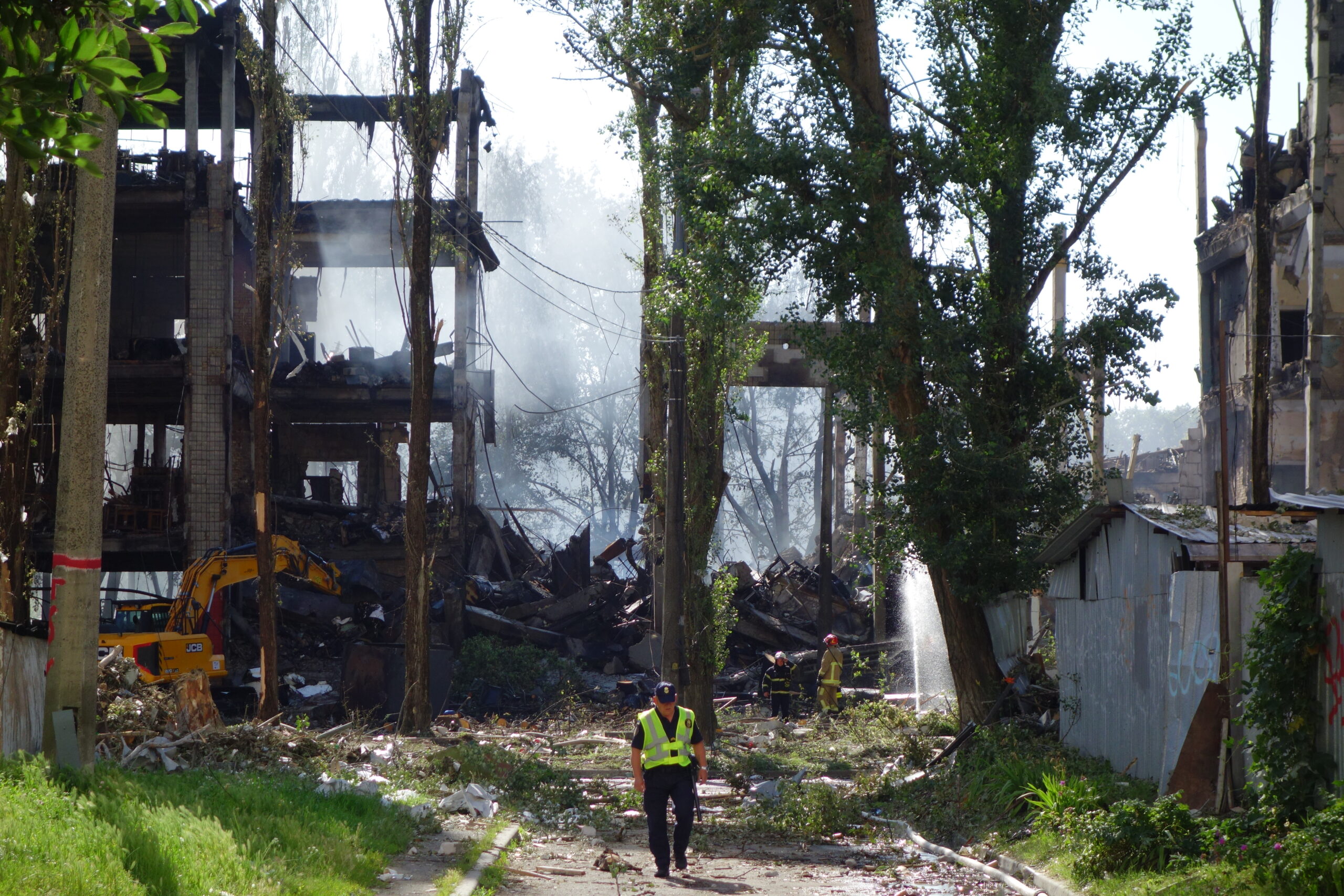 Consecuencias de un ataque en el barrio de Sviatochine, en Kiev, el 5 de julio de 2025.