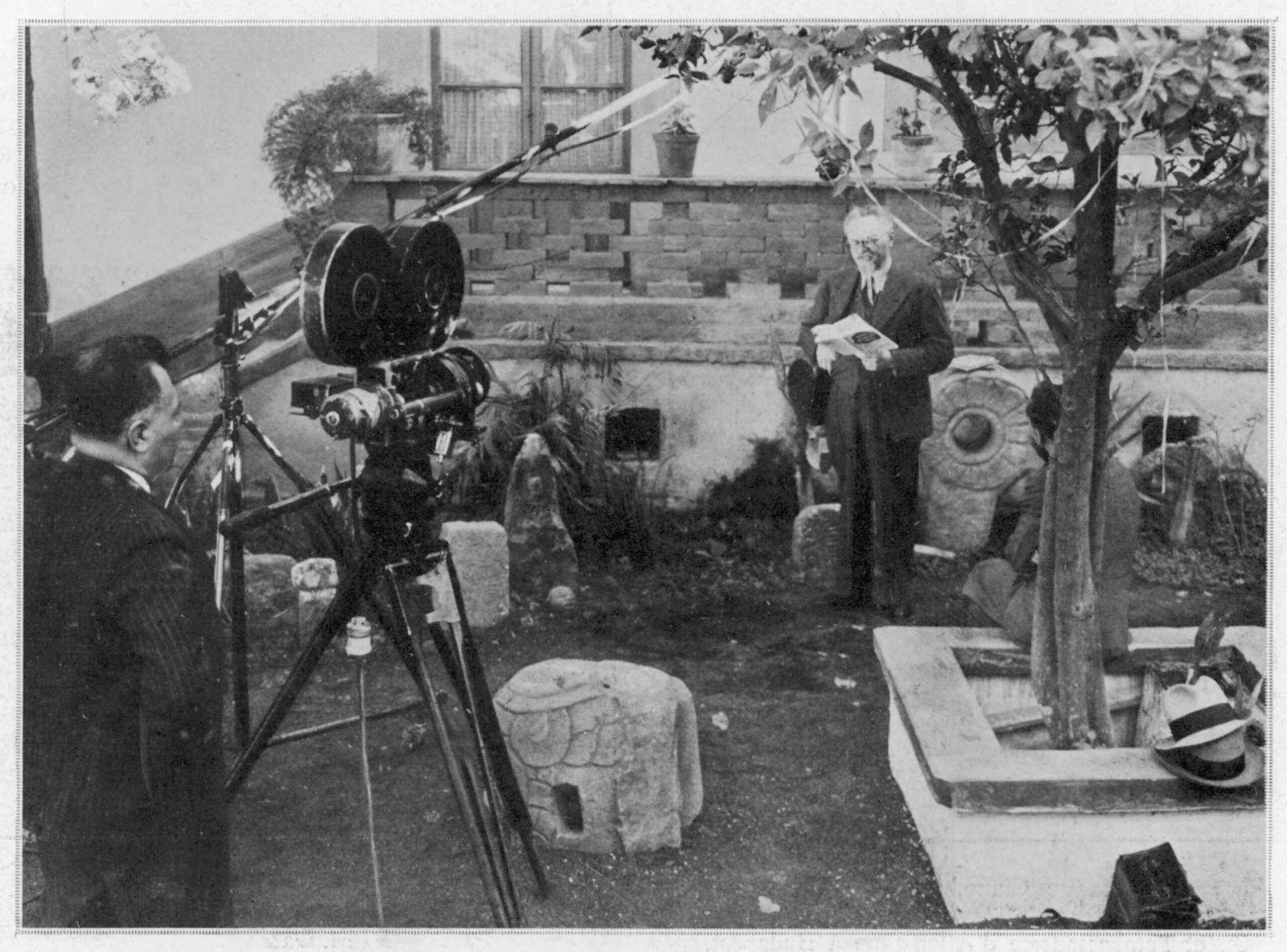 En 1938, León Trotski concede una entrevista filmada desde su exilio en México, dos años antes de su asesinato. © SIPA