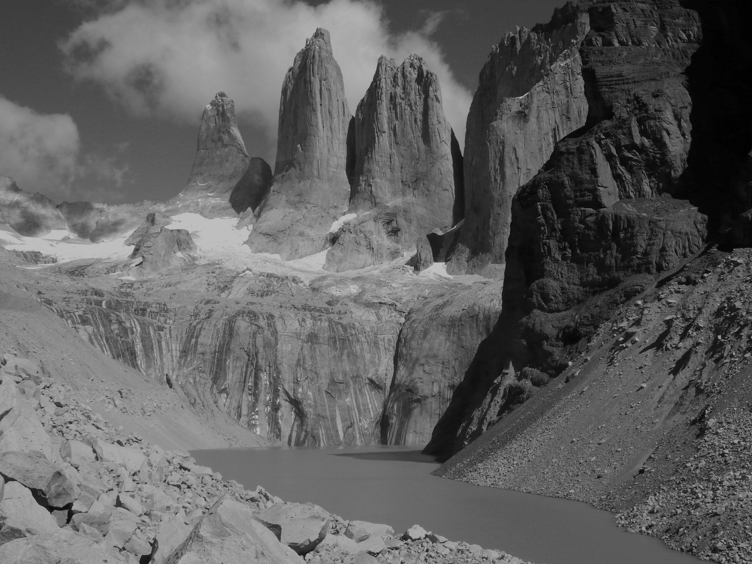 El circuito que rodea las Torres del Paine por el Paso de los Perros es absolutamente excepcional.