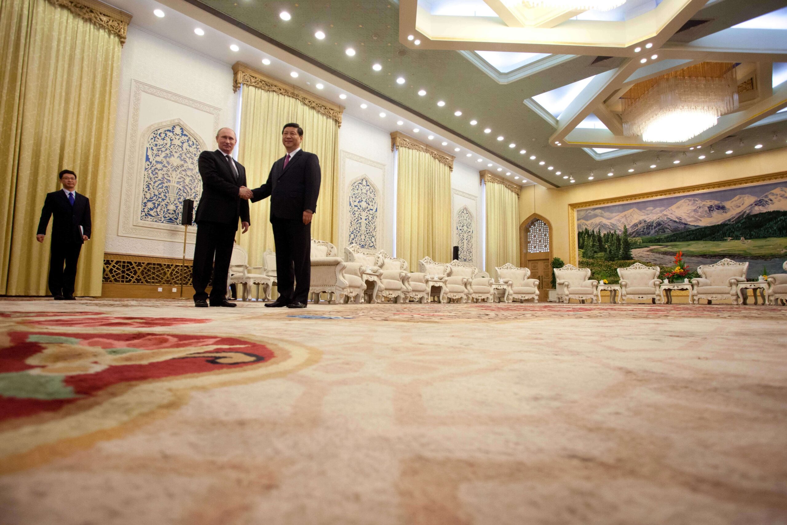 En Pekín, el 6 de junio de 2012, Xi sigue siendo oficialmente vicepresidente de la República Popular, pero está consolidando su base de poder.