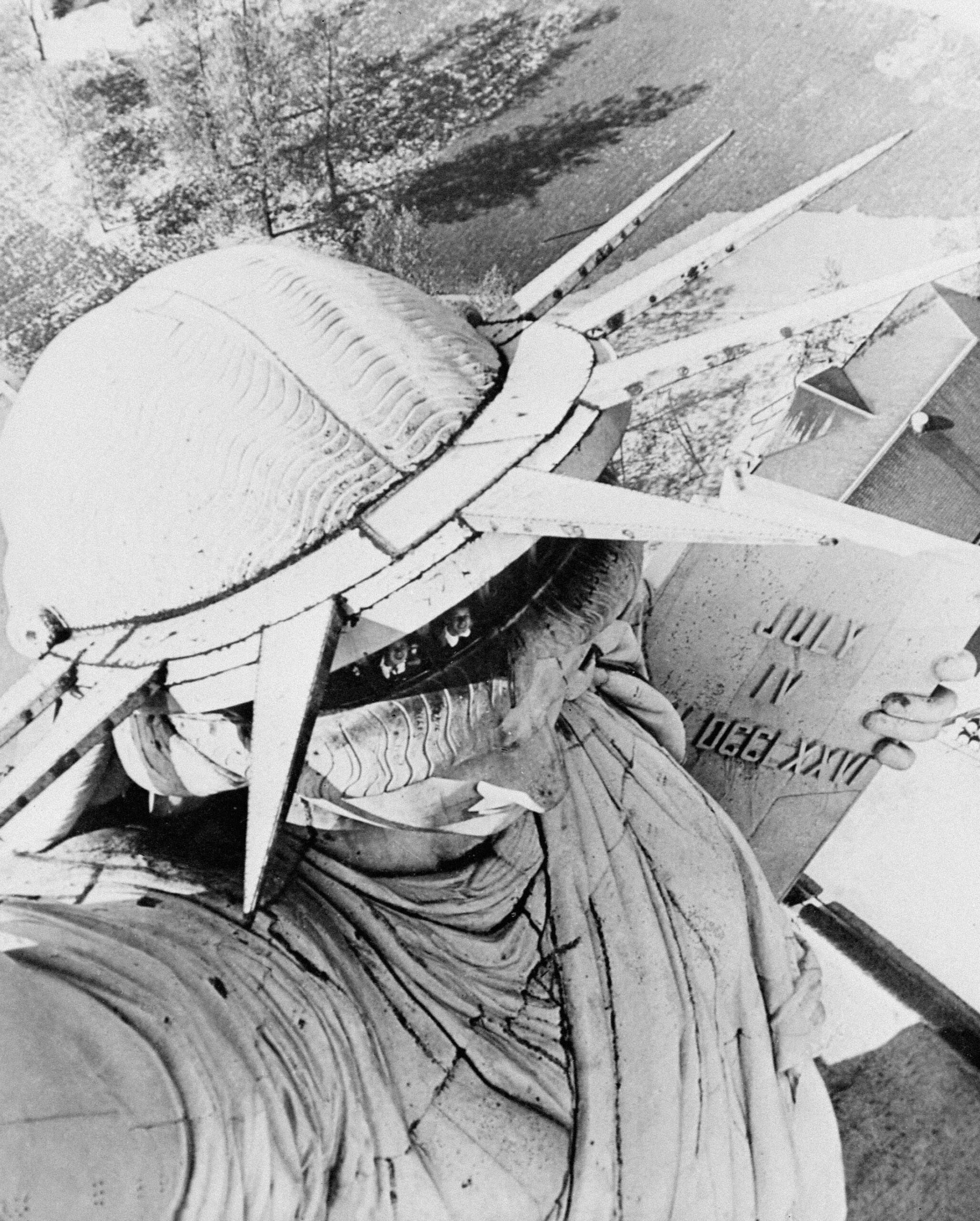 La Estatua de la Libertad en la década de 1960, antes de la renovación llevada a cabo durante la era Reagan. © AP/Foto