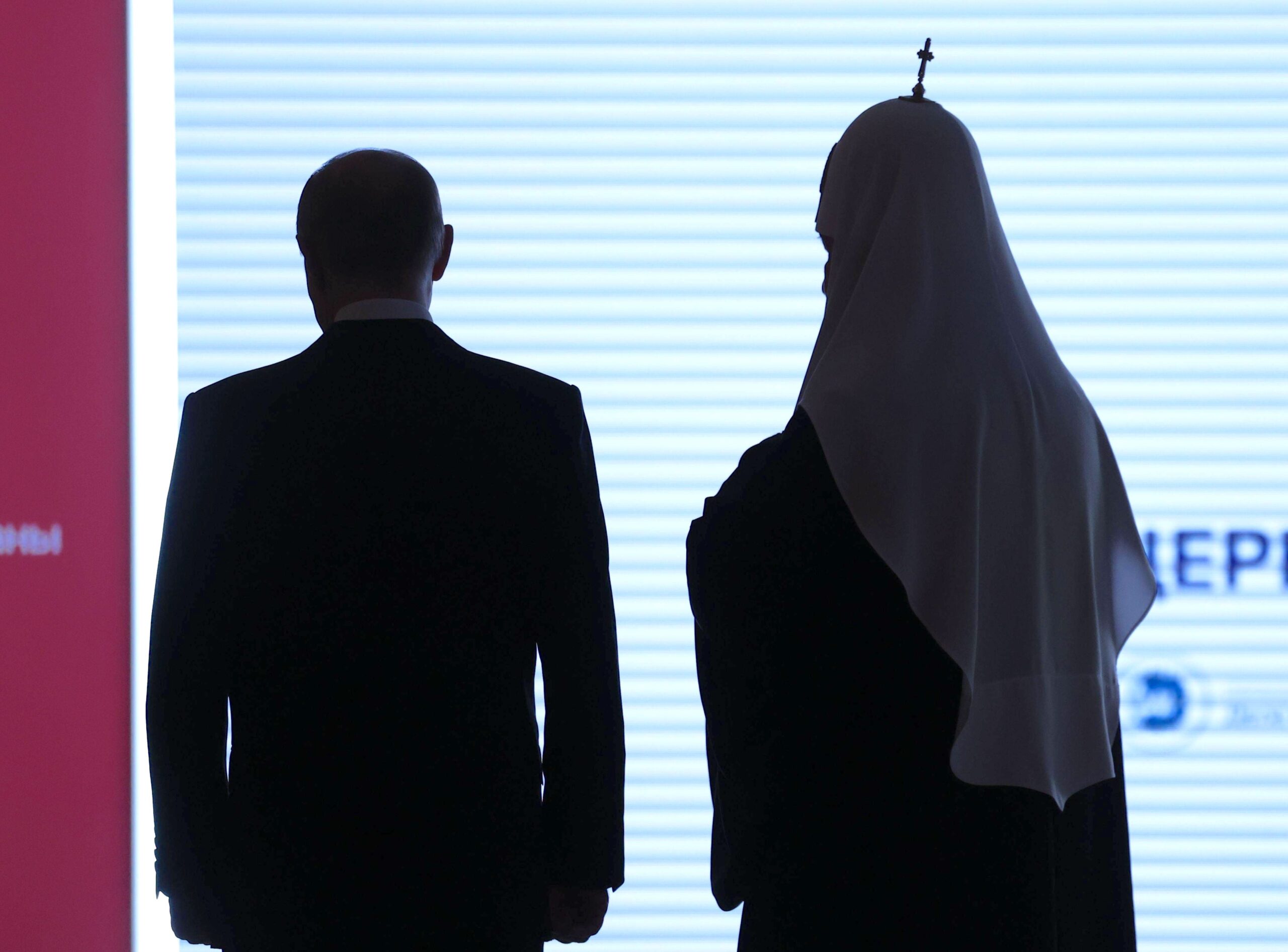 El presidente ruso, Vladimir Putin, acompañado por el patriarca Kirill de Moscú y de toda Rusia, visita el foro expositivo «La Rusia ortodoxa». © Vyacheslav Prokofyev