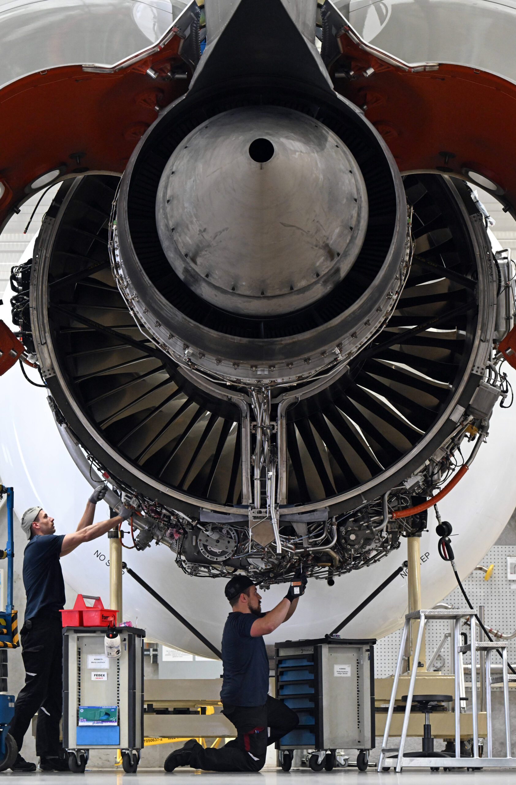 La empresa cuenta con más de 1000 empleados y es la única en Europa que revisa y repara los tipos de motores de avión más utilizados: Trent 500, Trent 700, Trent 900, Trent 1000 y Trent XWB. © Martin Schutt