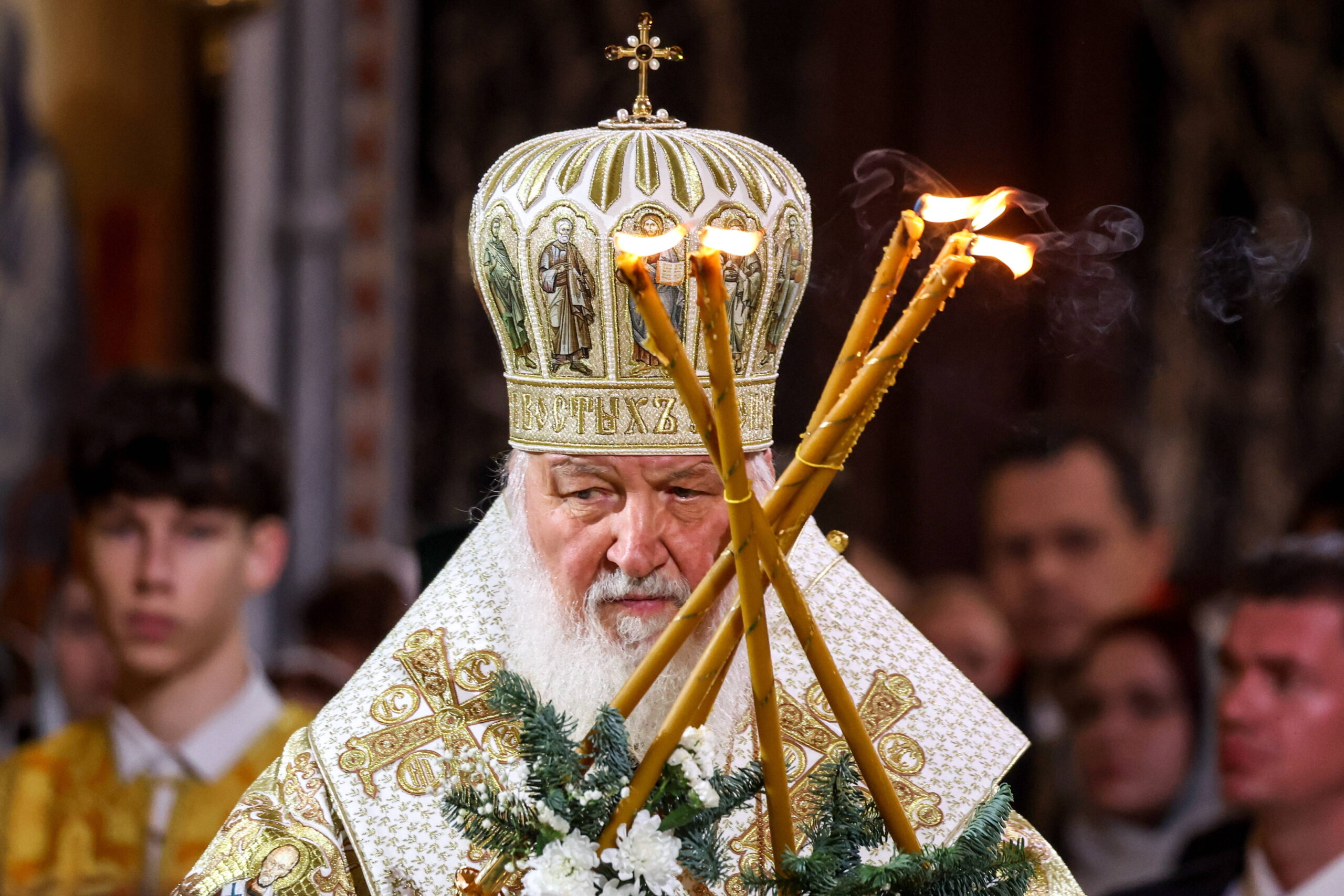 El patriarca Kirill de Moscú y de toda Rusia agita un incensario durante una misa festiva en la catedral de Cristo Salvador en Navidad, celebrada —según el calendario juliano— el 7 de enero de 2026. © Valery Sharifulin