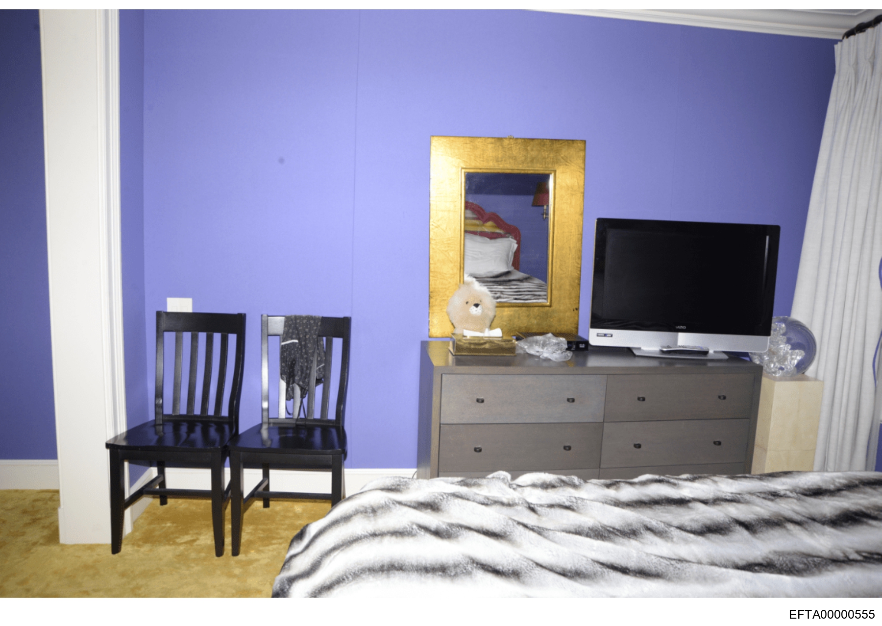 «Habitación con peluche / Bedroom with plush toy» Manhattan, Nueva York Fotografía digital (toma judicial), EFTA00000555