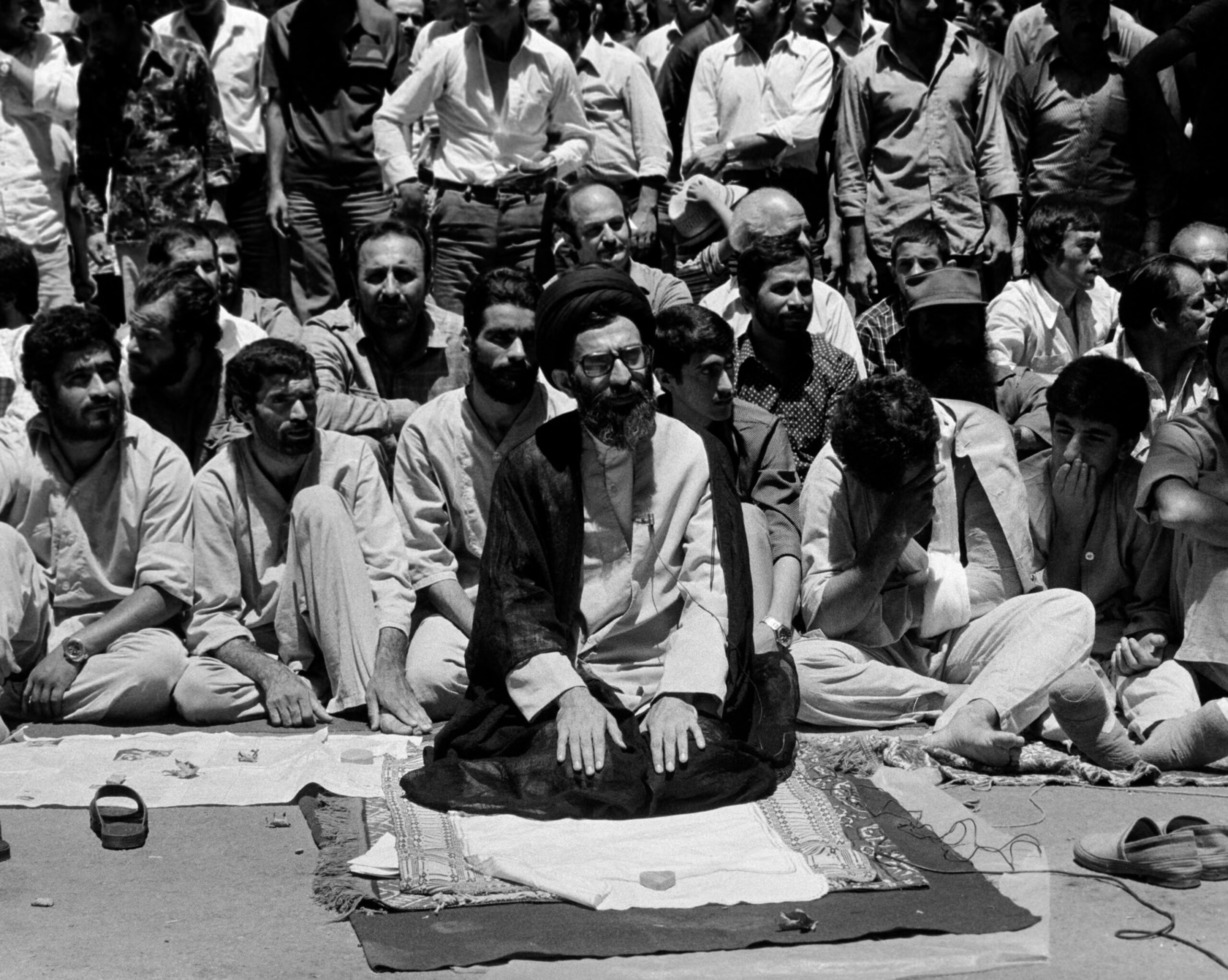Alí Jamenei en la Universidad de Teherán en 1980. Crédito: Michel Artault/Gamma-Rapho