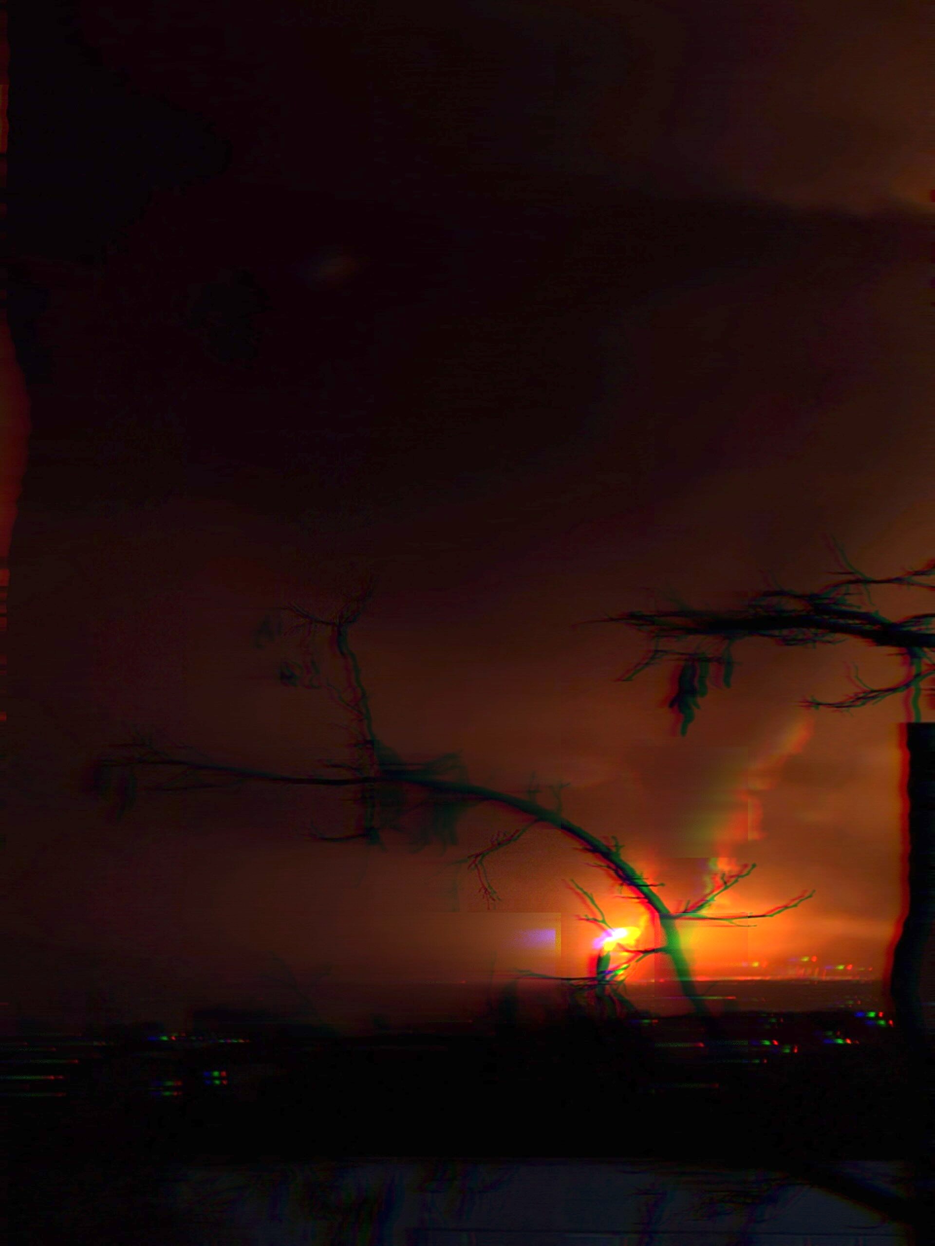 A través de Palantir, Anthropic estableció vínculos con el Pentágono, introduciendo la IA en la determinación de objetivos. En esta fotografía, se ven humo y llamas tras los ataques contra instalaciones petroleras en los alrededores de Teherán el 7 de marzo de 2026. © Mahsa/MEI/SIPA