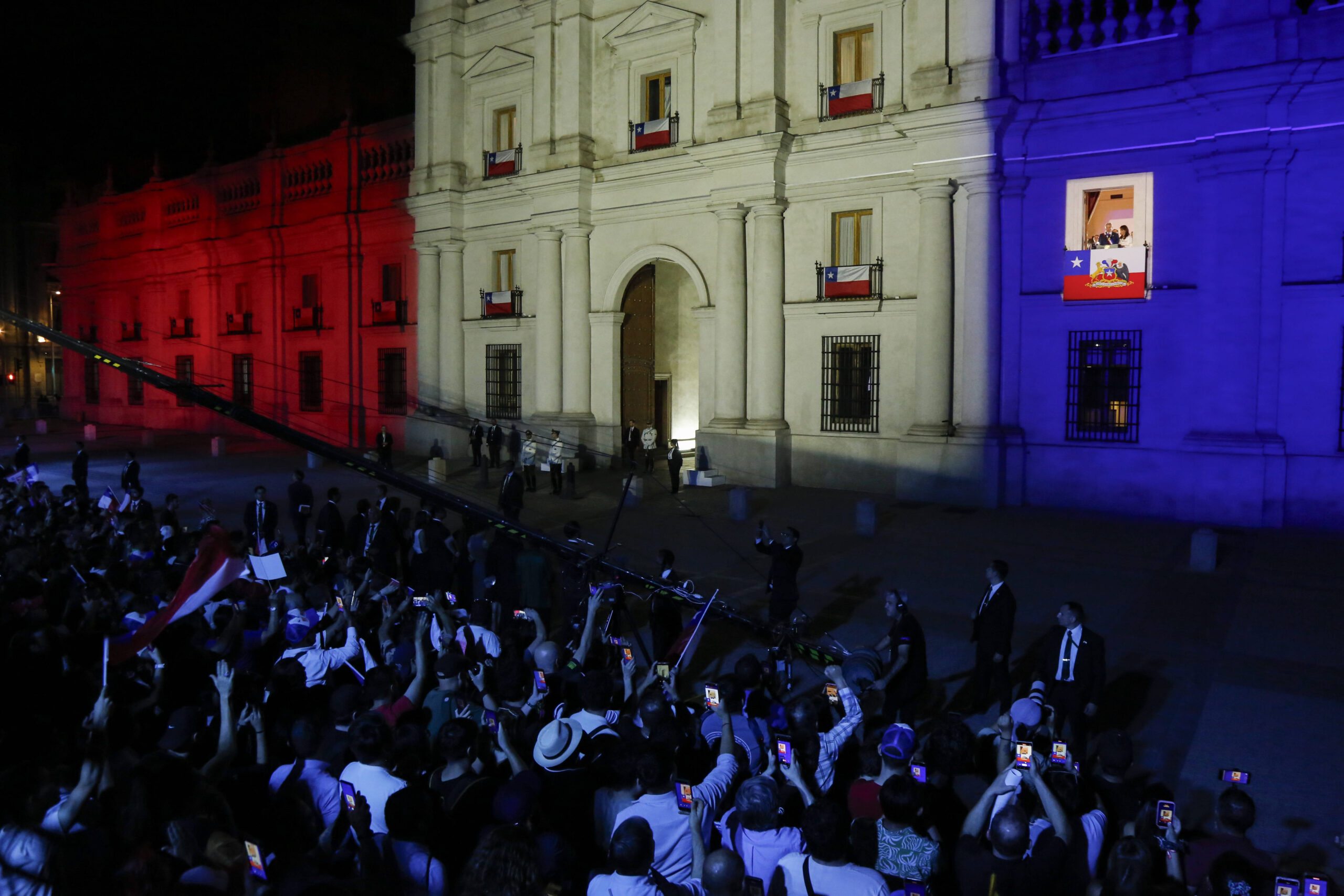 Santiago, 11 de marzo de 2026. El presidente chileno, José Antonio Kast, pronuncia su primer discurso como jefe de Estado ante el palacio presidencial de La Moneda. © Jesus Martinez/Sipa USA