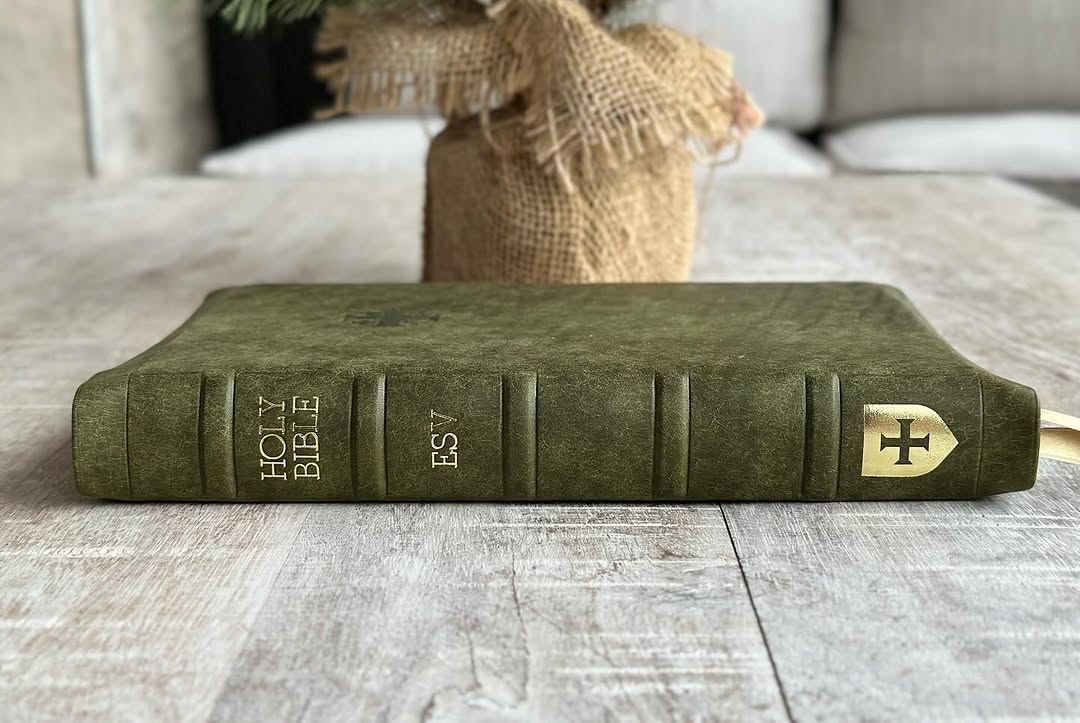 La editorial afirma que un «miembro de la iglesia de Pete» se puso en contacto con ella para encargarle una nueva encuadernación.