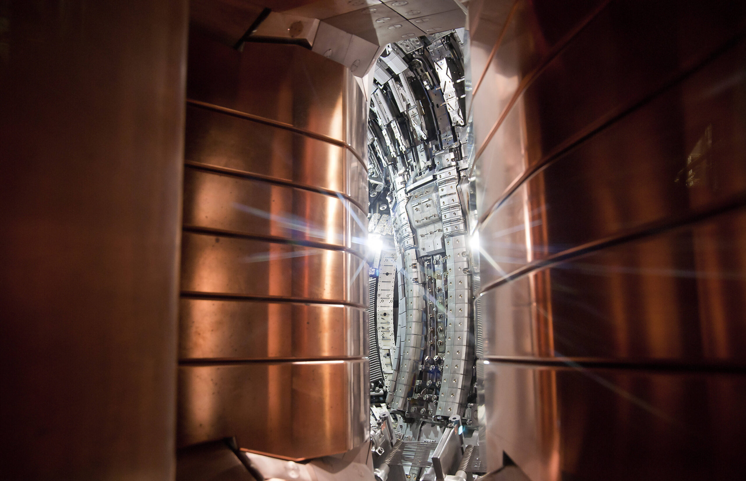 Según los responsables del programa EUROfusion, este nuevo récord refuerza la confianza en el desarrollo de máquinas como ITER y DEMO, y profundiza nuestra comprensión de la física de la fusión. © United Kingdom Atomic Energy Authority