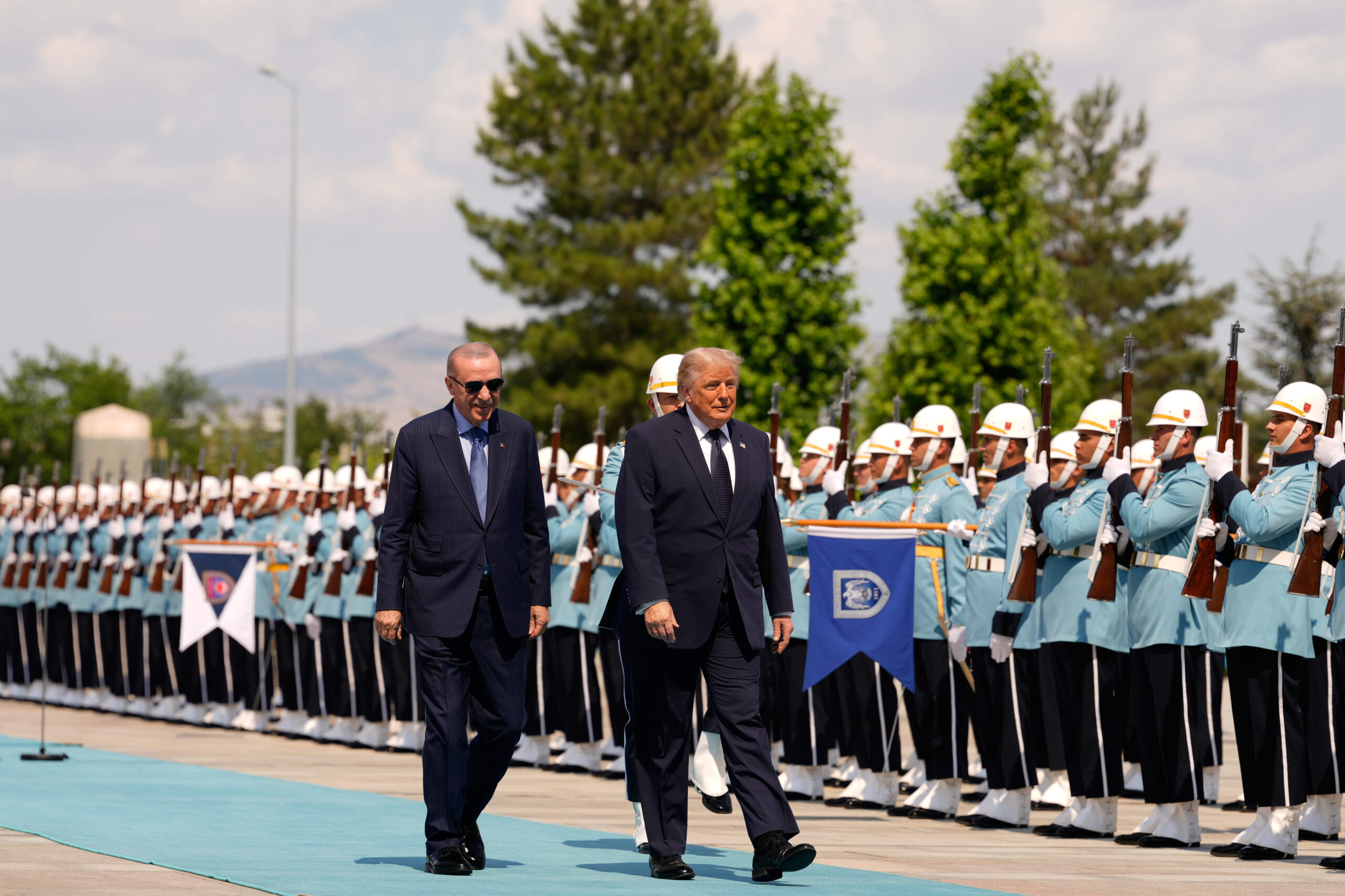 Donald Trump llega a Ankara para la cumbre anual de la OTAN, el 7 de julio de 2026. Durante una rueda de prensa con Erdoğan, declaró sentirse «muy decepcionado con la OTAN» y añadió que, si la reunión no se hubiera celebrado en Turquía, «donde mi amigo es un líder muy fuerte, una personalidad muy fuerte», es posible que no hubiera asistido.