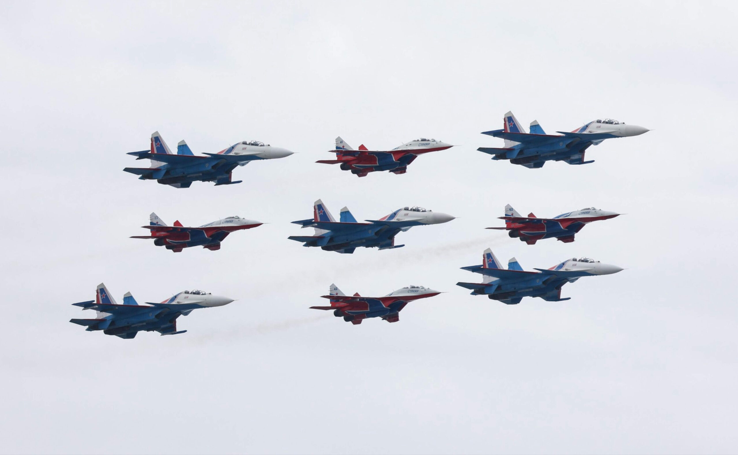 El desfile aéreo de las patrullas acrobáticas: nueve aviones de demostración como muestra del poderío aéreo. Foto oficial (Kremlin)