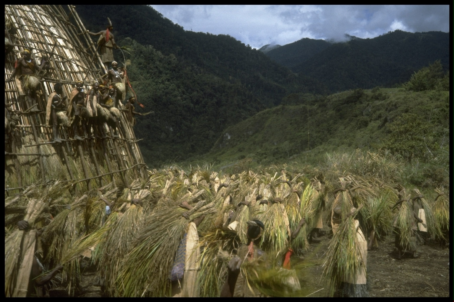 Espacios Dom sticos Y Aldeanos Entre Los Baruya El Grand Continent