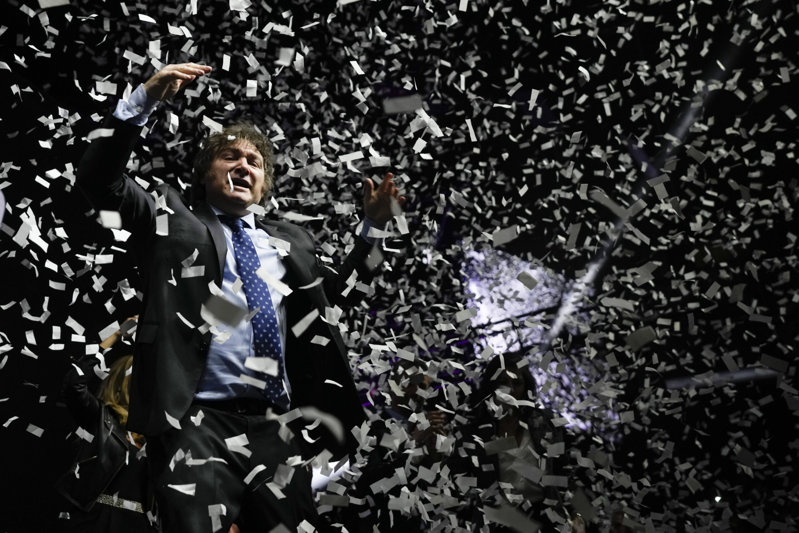 Javier Milei, candidato presidencial por la coalición Libertad Avanza, habla durante un mitin en Buenos Aires, Argentina, el lunes 7 de agosto de 2023. AP Photo/Natacha Pisarenko