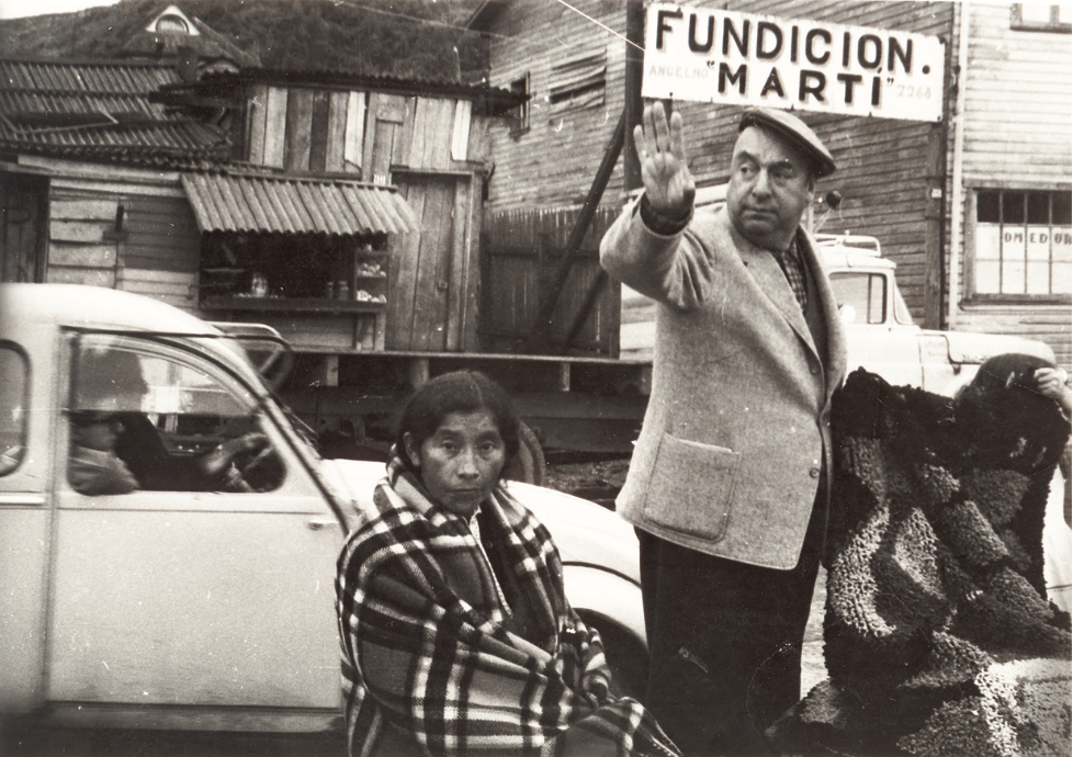 Pablo Neruda lors de la campagne présidentielle de Salvador Allende. 1970, Puerto Montt, Chili. Fondation Pablo-Neruda