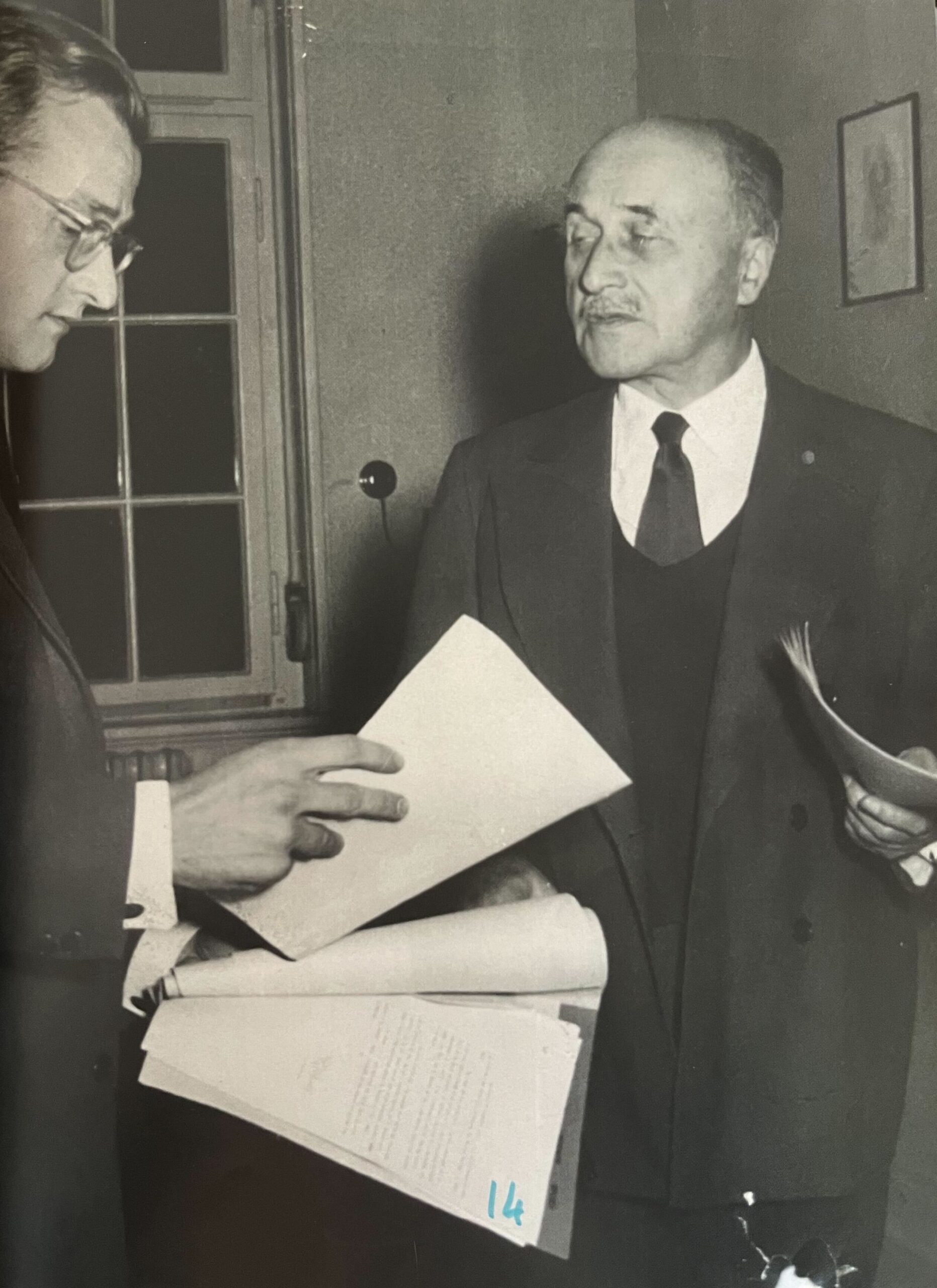 «Directeur du cabinet de Jean Monnet, 1953, Place de Metz à Luxembourg»