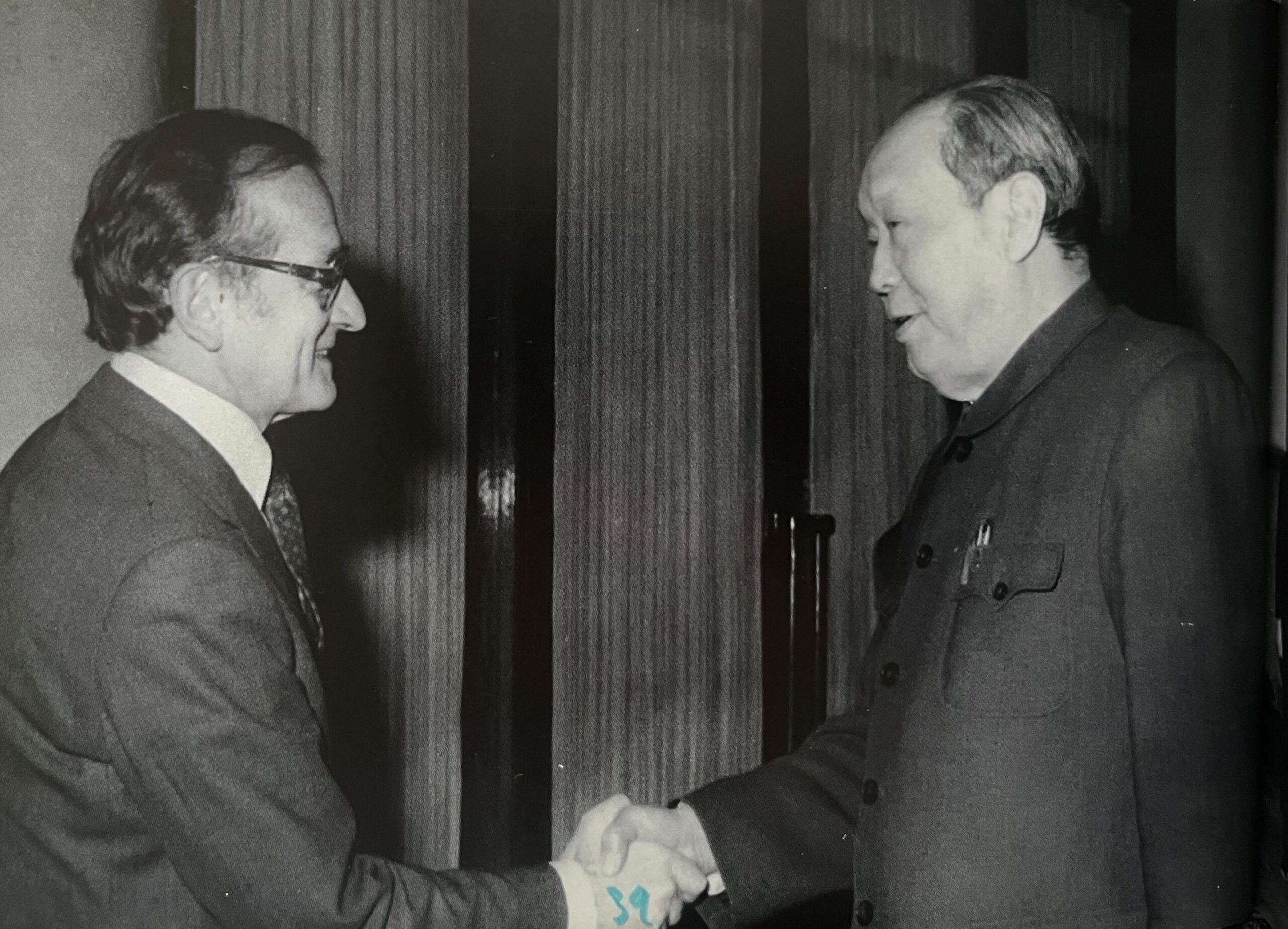 «Avec le Président de la Chine populaire à Pékin.»