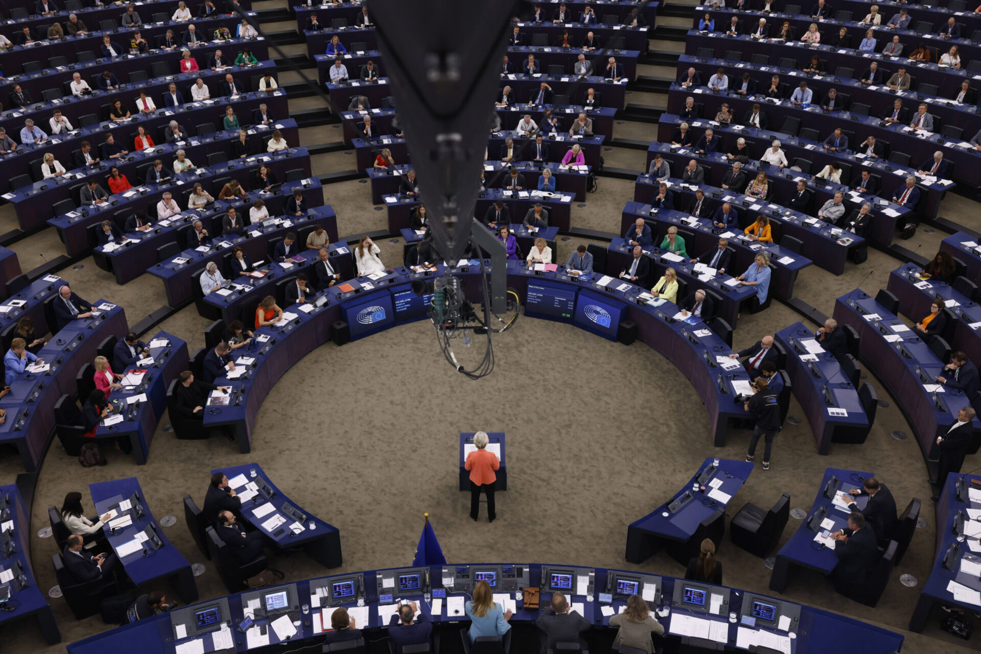 Ursula von der Leyen devant le Parlement européen, le 13 septembre. © AP Photos/Jean-François Badias
