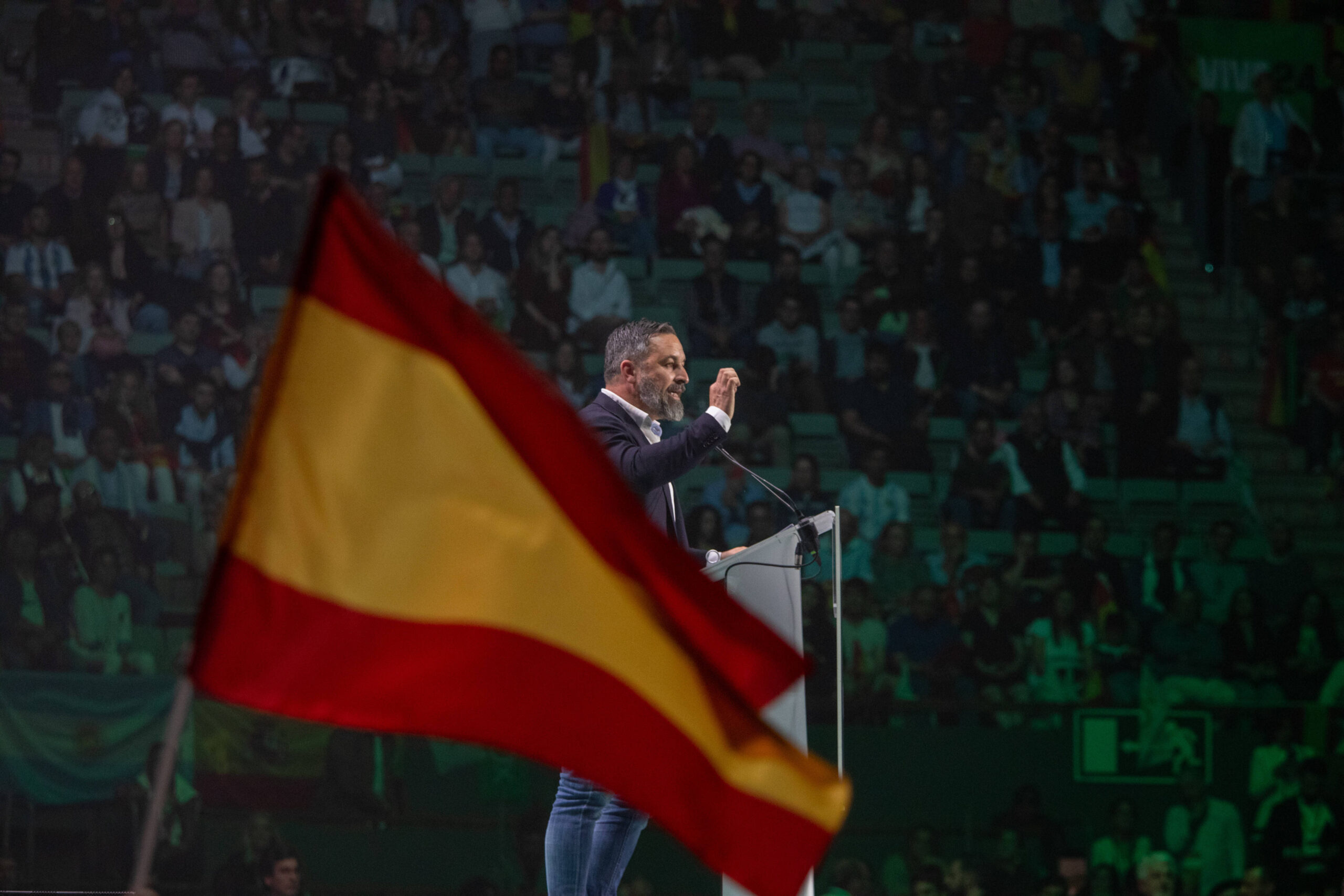 Santiago Abascal, leader du parti politique espagnol de droite Vox, s'exprime lors de la convention politique Europa Viva 24 organisée par le parti espagnol d'extrême droite VOX au Palacio de Vistalegre à Madrid. © Alberto Gardin/SOPA