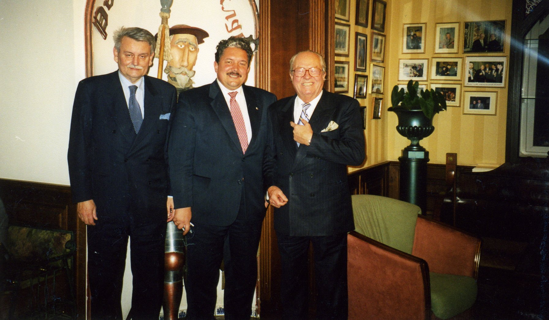 2003 ou 2005 : Borislav Milošević, Sergueï Babourine, Jean-Marie Le Pen. 