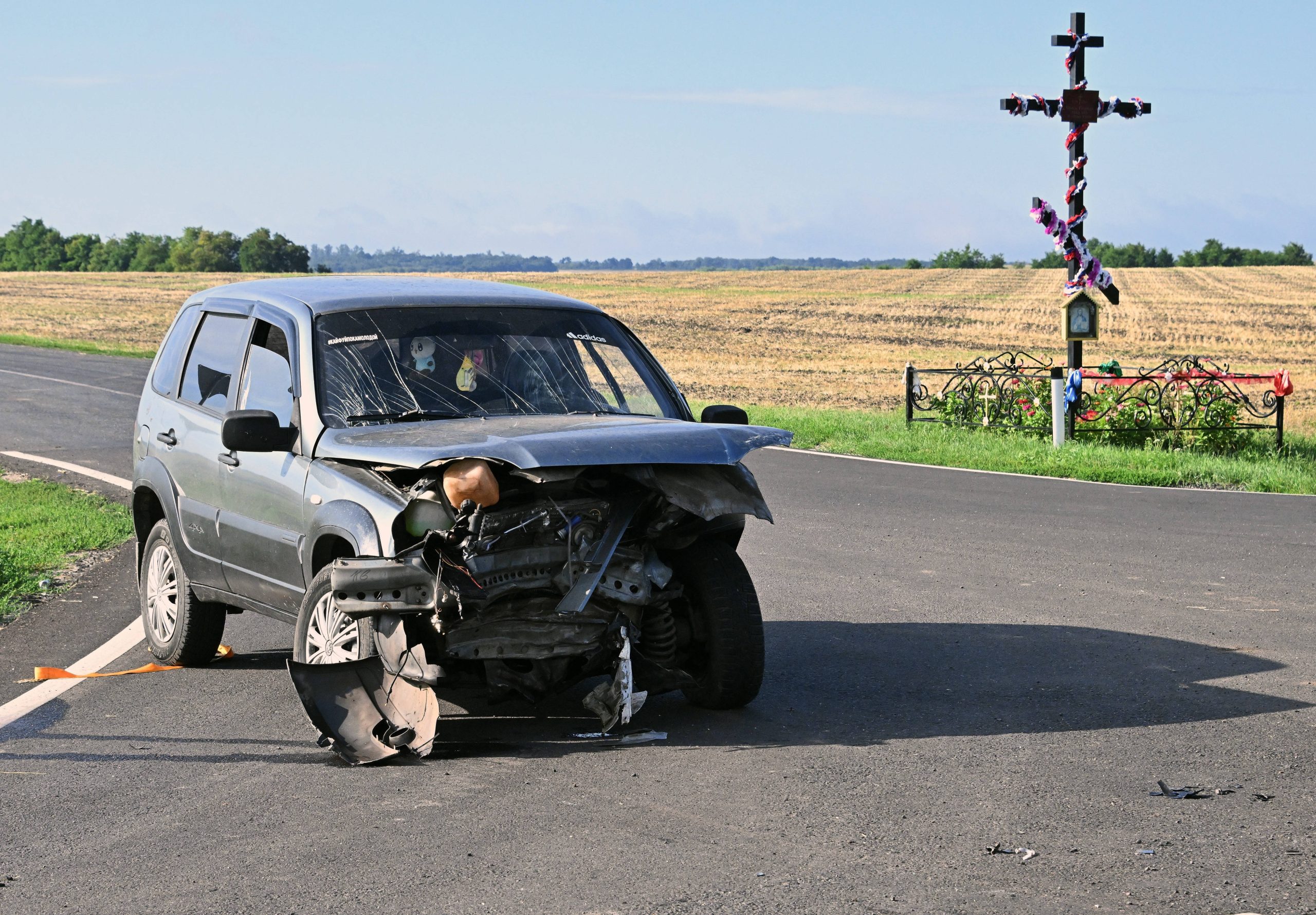 Une voiture civile après une attaque par drones sur l'autoroute entre Koursk et Sudzha. © Anatoliy Zhdanov/Kommersant/Sipa USA