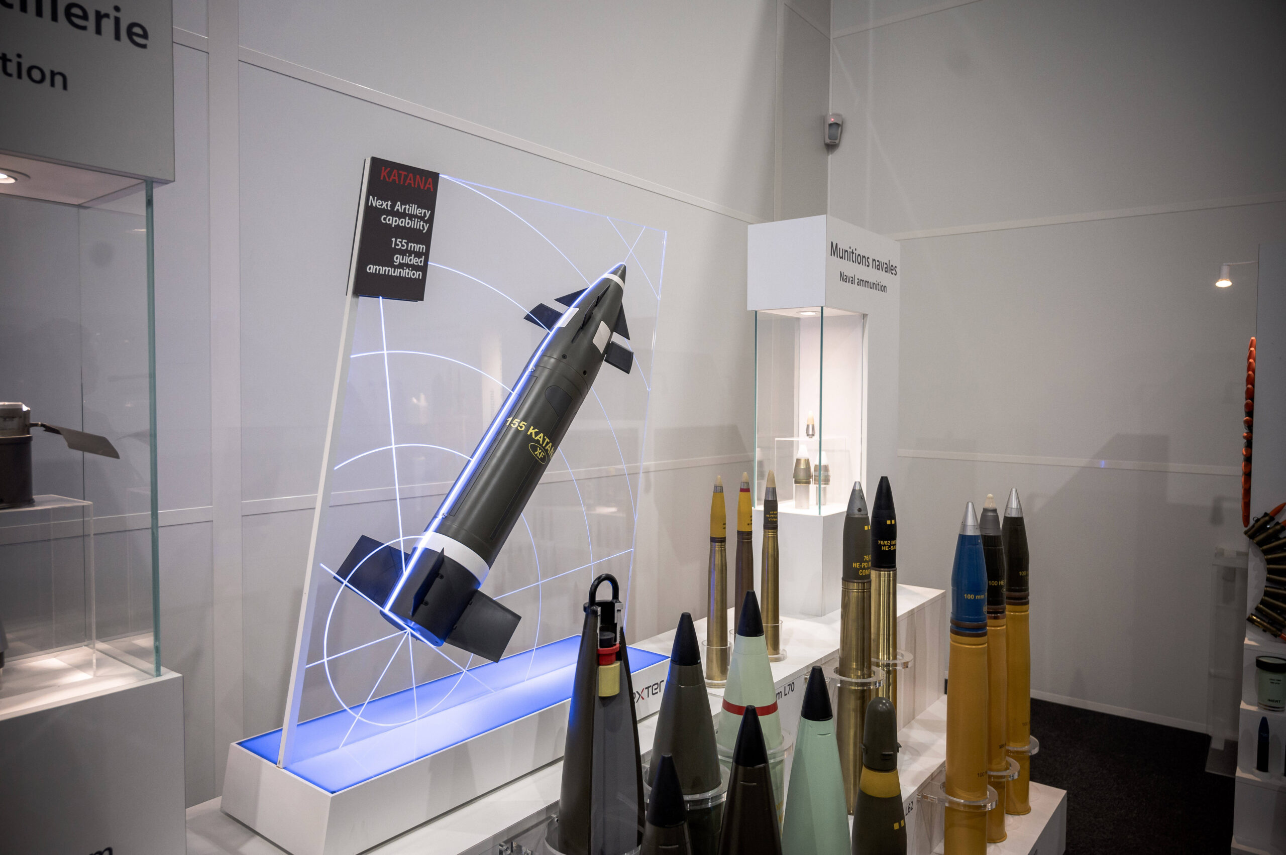 Munitions d'artillerie dans le showroom des locaux de Nexter/KNDS. 2 avril 2024, Versailles, France. © Nicolas Messyasz/SIPA