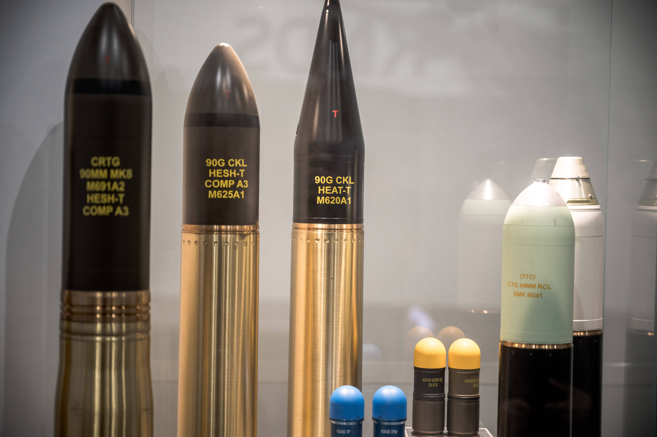 Munitions d'artillerie dans le showroom des locaux de Nexter/KNDS. 2 avril 2024, Versailles, France. © Nicolas Messyasz/SIPA