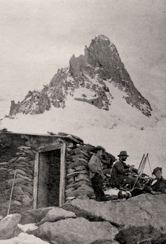 «Loppé peignant à la cabane des Grands Mulets» © Association «Les Amis de Gabriel Loppé»