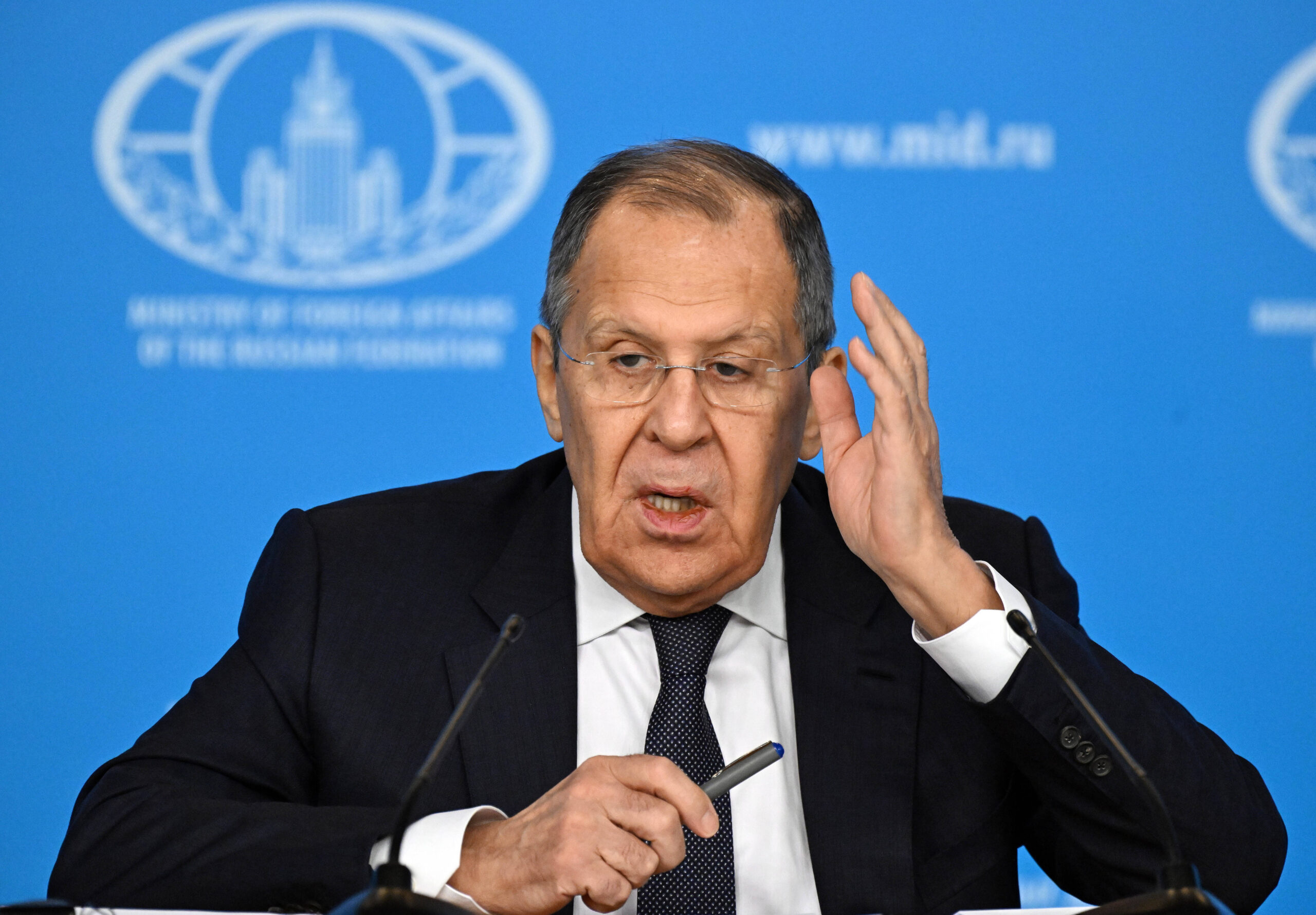 Le ministre russe des Affaires étrangères, Sergueï Lavrov, lors de sa conférence de presse sur le bilan de la diplomatie russe en 2024, au centre de presse du ministère russe des Affaires étrangères. © Anatoliy Zhdanov/Kommersant Photo