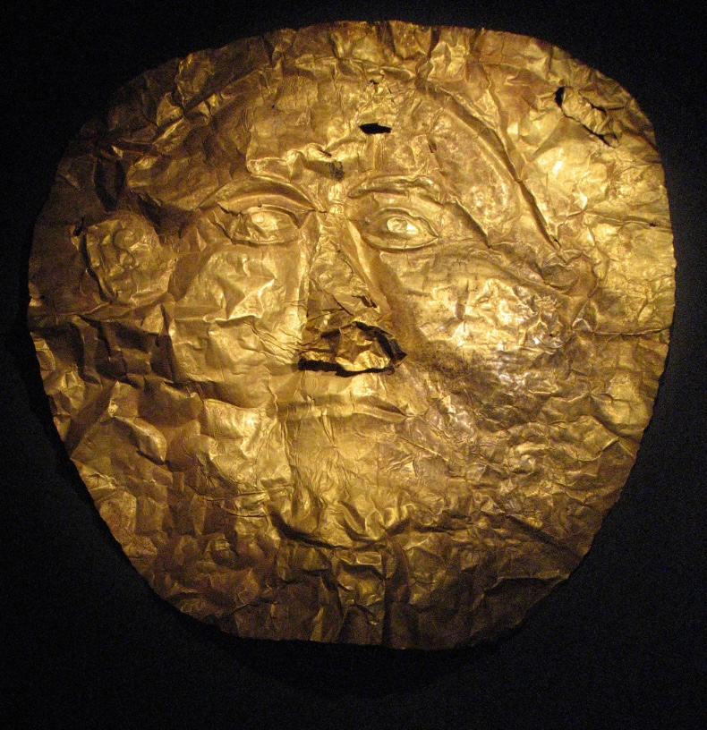 Masque funéraire en or, provenant de la nécropole de Síndos (-520). Musée archéologique de Thessalonique.