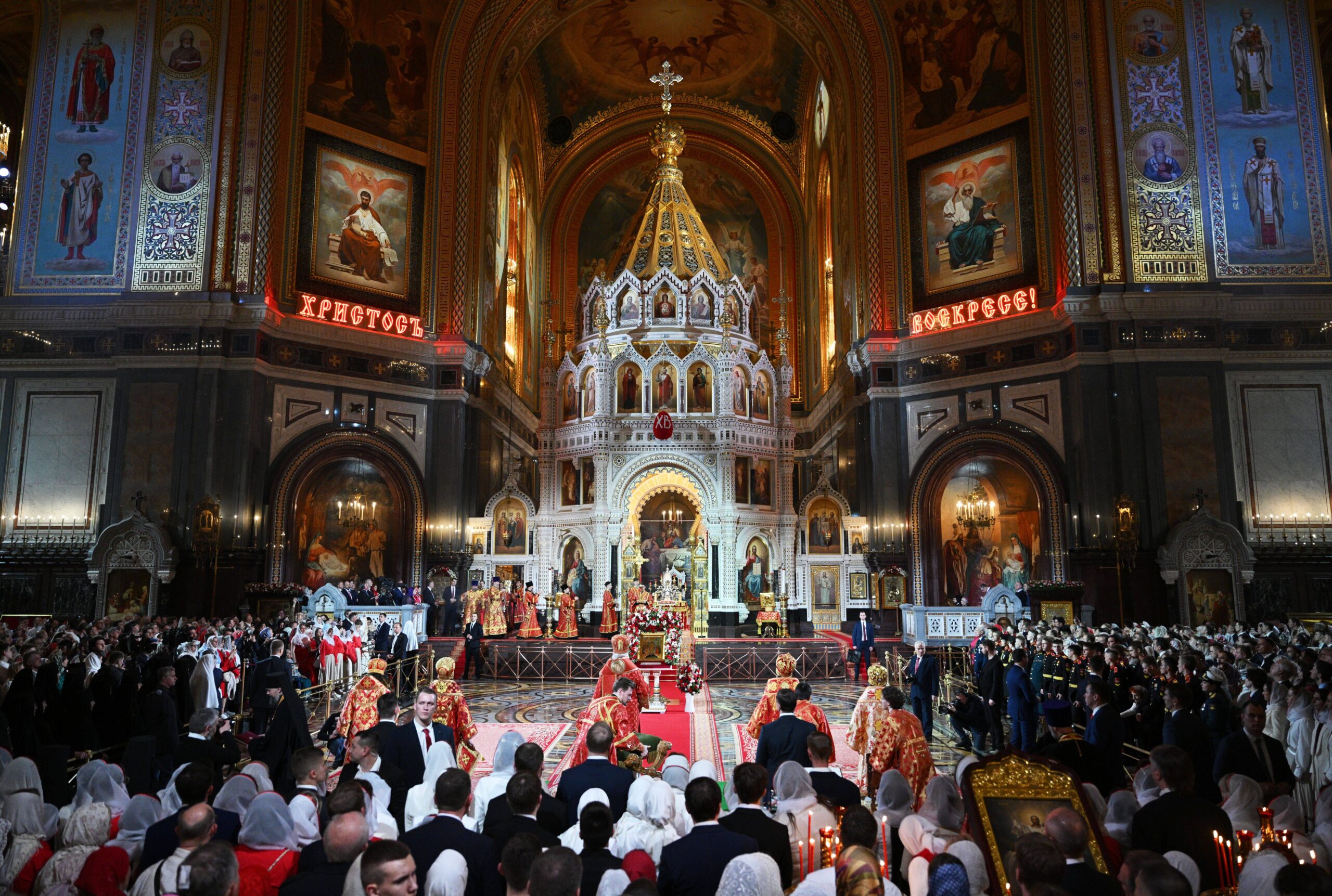 Le patriarche Cyrille de Moscou et de toute la Russie célèbre la messe orthodoxe de Pâques à la cathédrale du Christ-Sauveur à Moscou, en Russie.