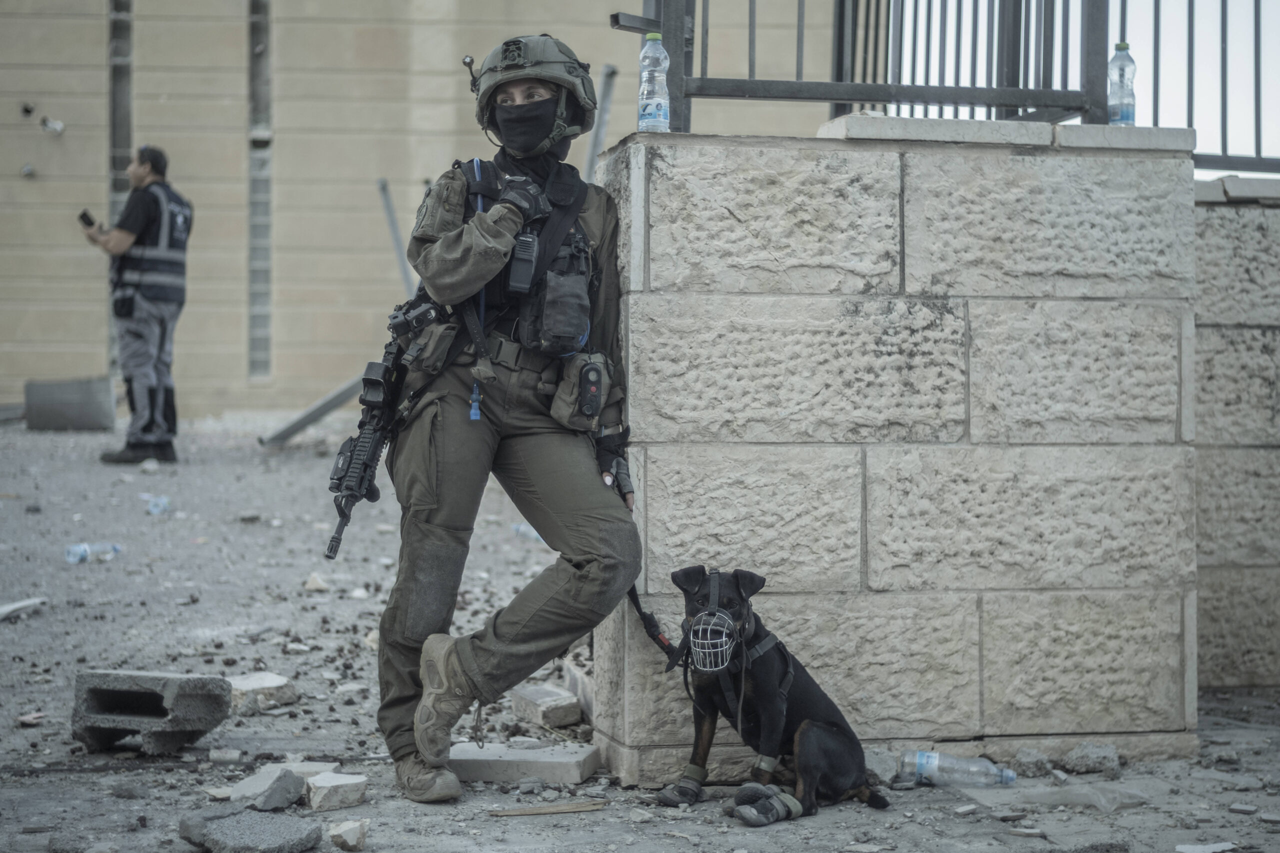 «Profitant de la dégradation de la situation internationale et se sachant relativement libre de toute coercition de la part de son protecteur américain ou de ses voisins arabes, le premier ministre israélien a désormais engagé une redéfinition massive du rapport de force avec les Palestiniens et l’Iran.»